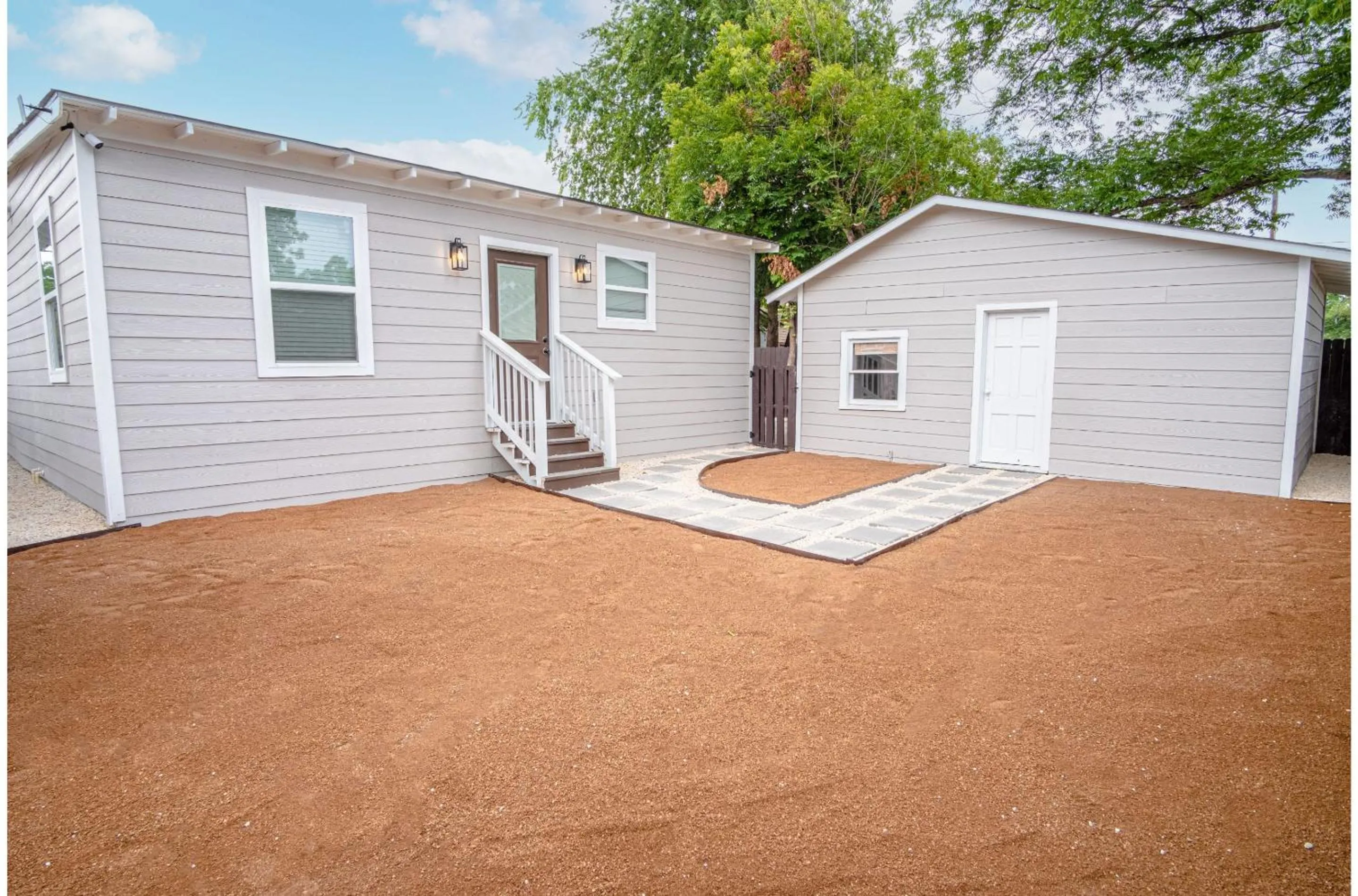 Property building in Captivating 4BR 2BA Home Near Awesome Downtown