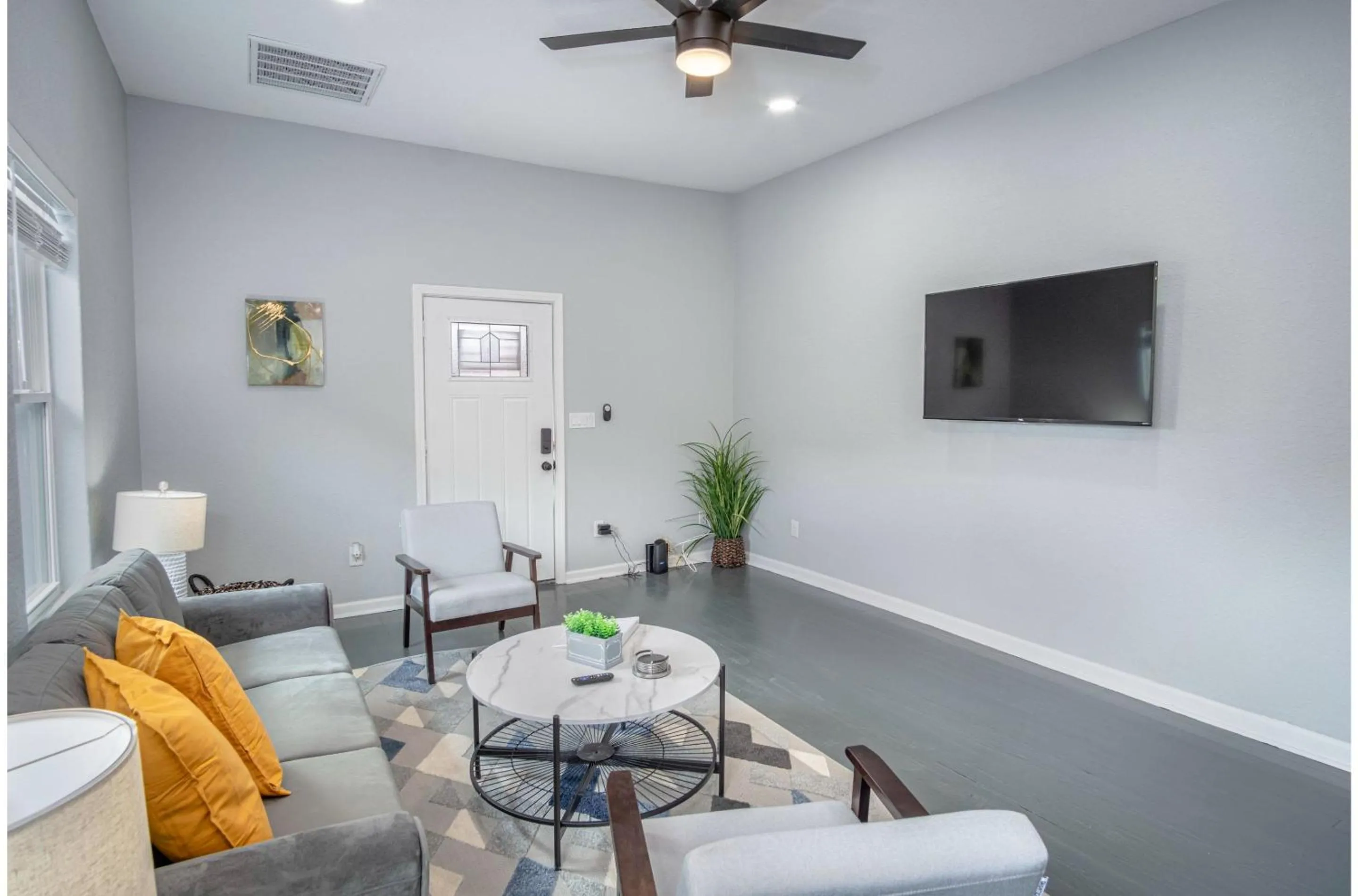 Living room in Captivating 4BR 2BA Home Near Awesome Downtown