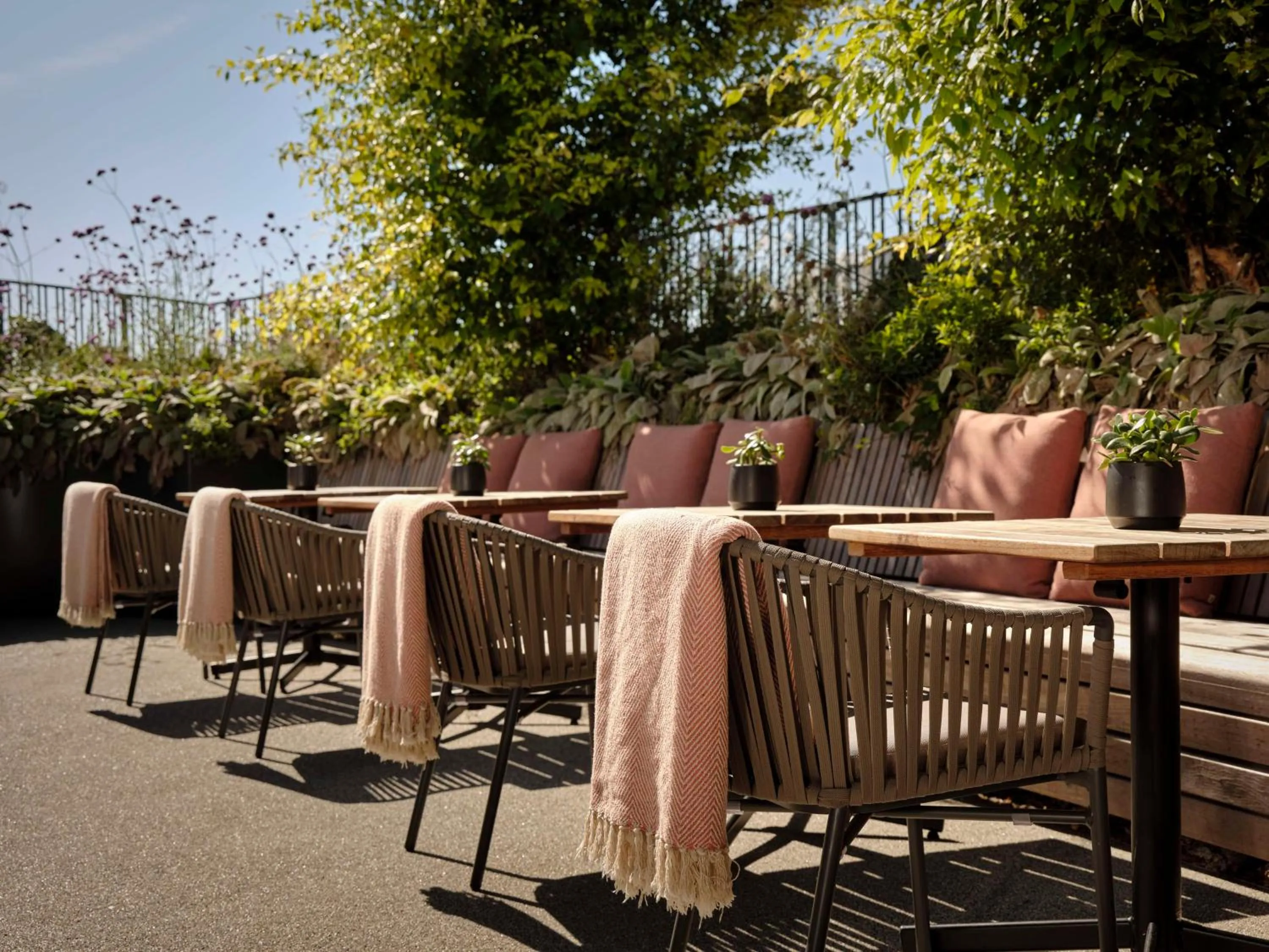 Lounge or bar in art'otel London Battersea Power Station, Powered by Radisson Hotels