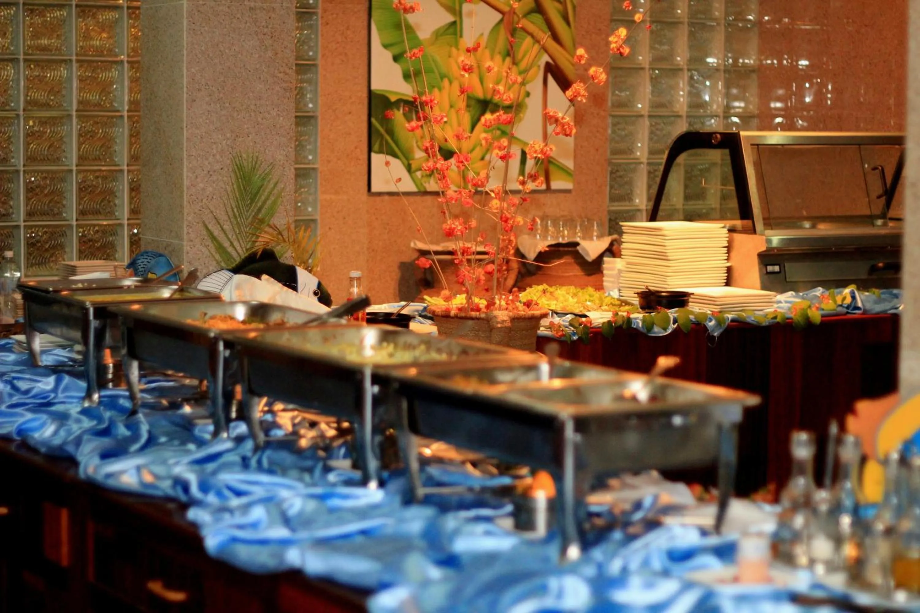 Restaurant/places to eat in Chateau Sans Souci