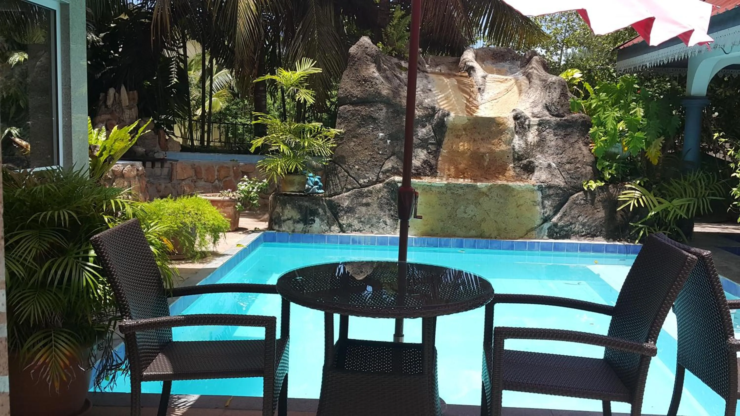 Swimming pool in Chateau Sans Souci