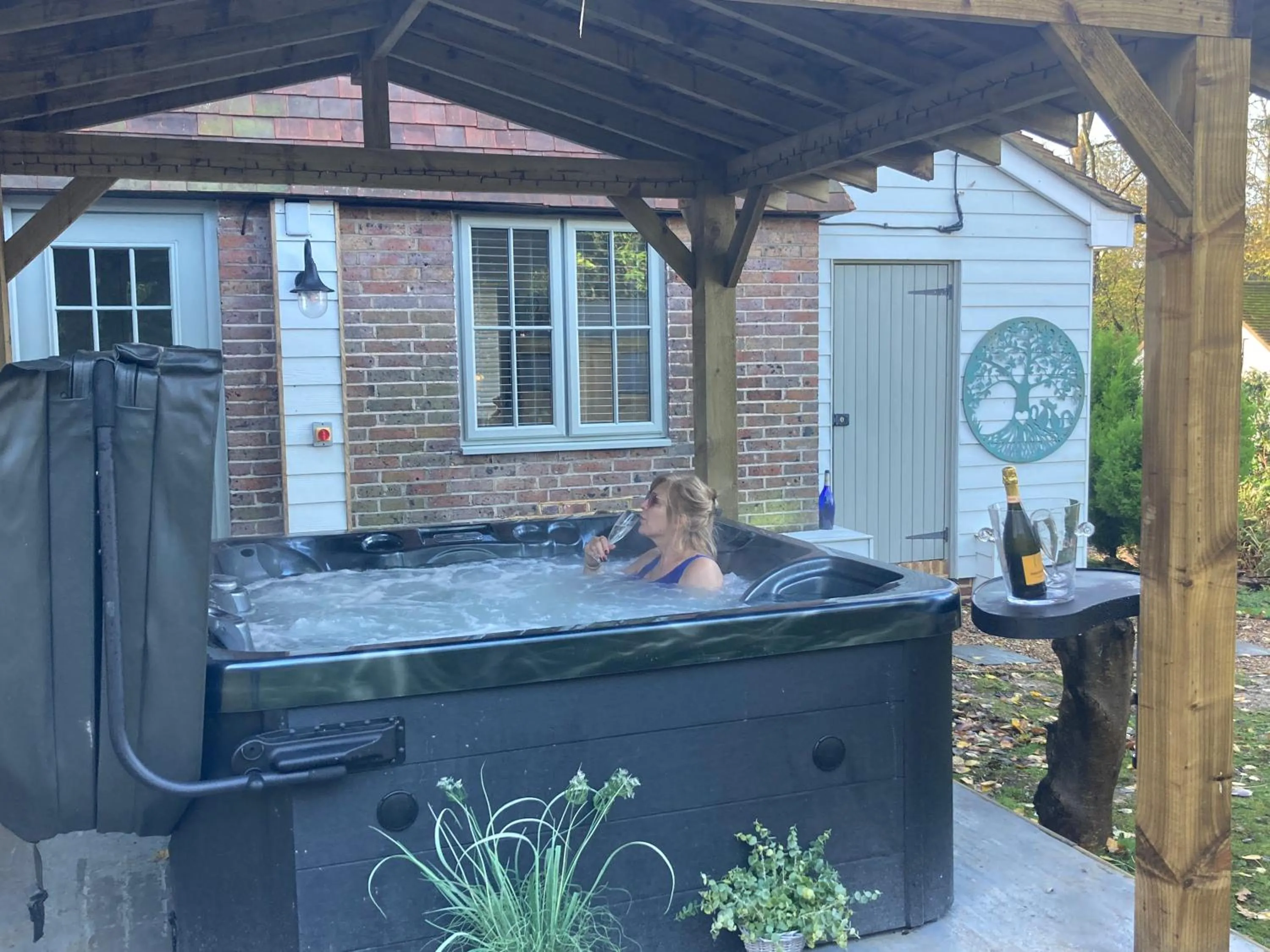 5Bed-10Guests-Fireplace-HotTub-Pets ok-Parking