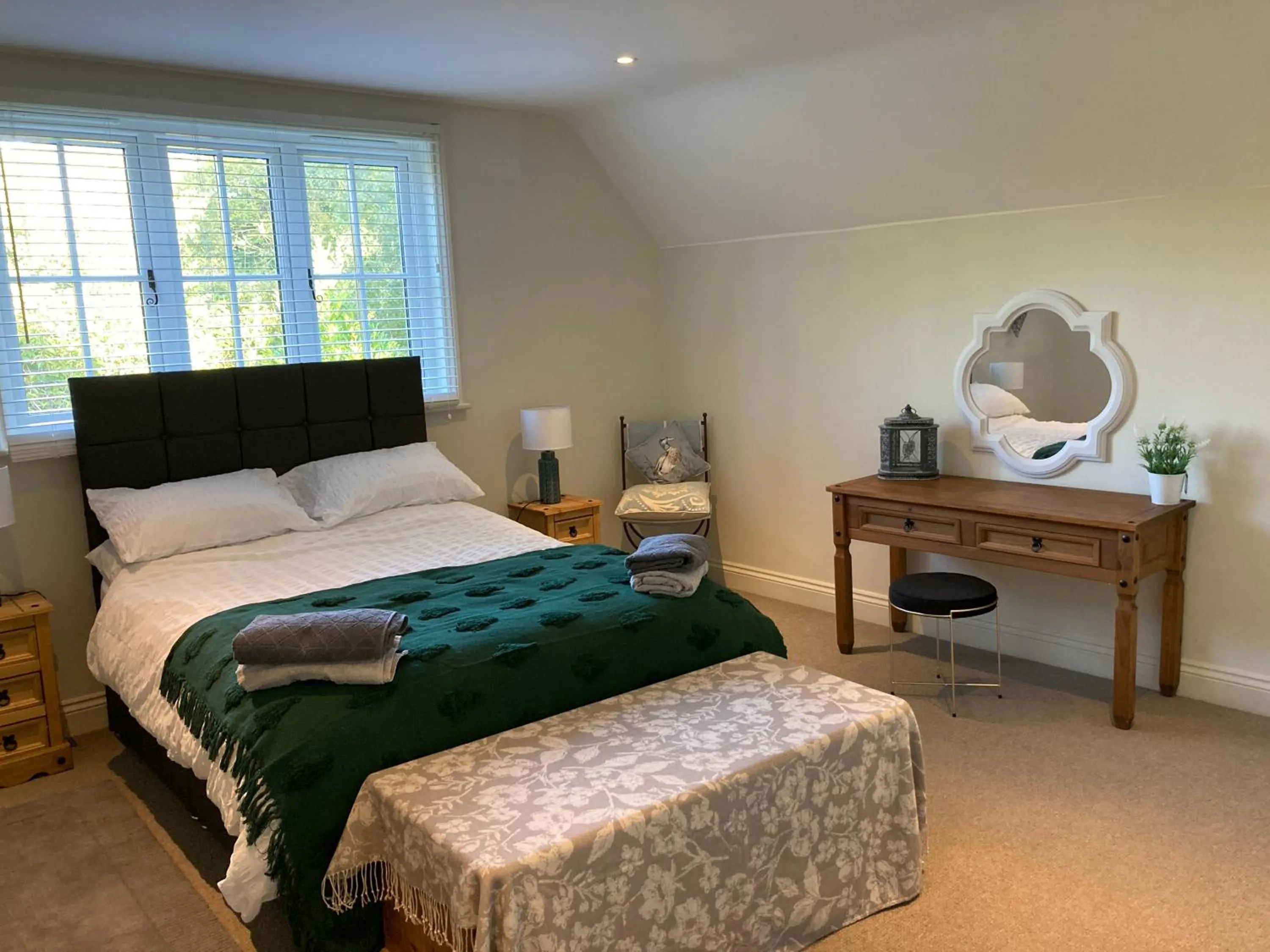 Bed in 5Bed-10Guests-Fireplace-HotTub-Pets ok-Parking