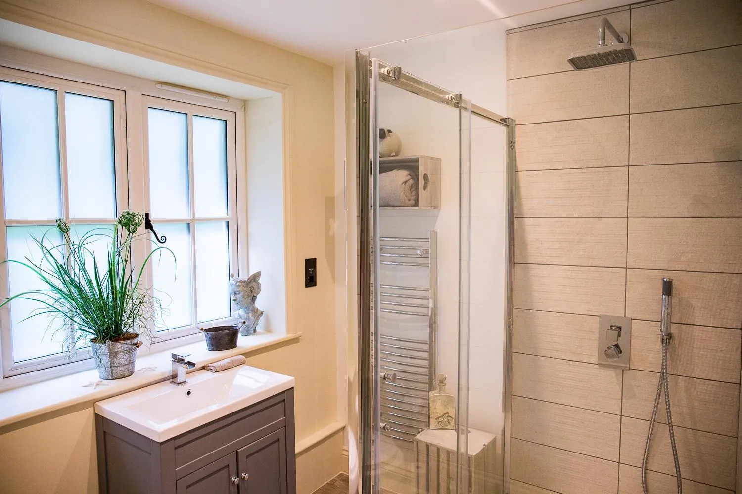 Bathroom in 5Bed-10Guests-Fireplace-HotTub-Pets ok-Parking