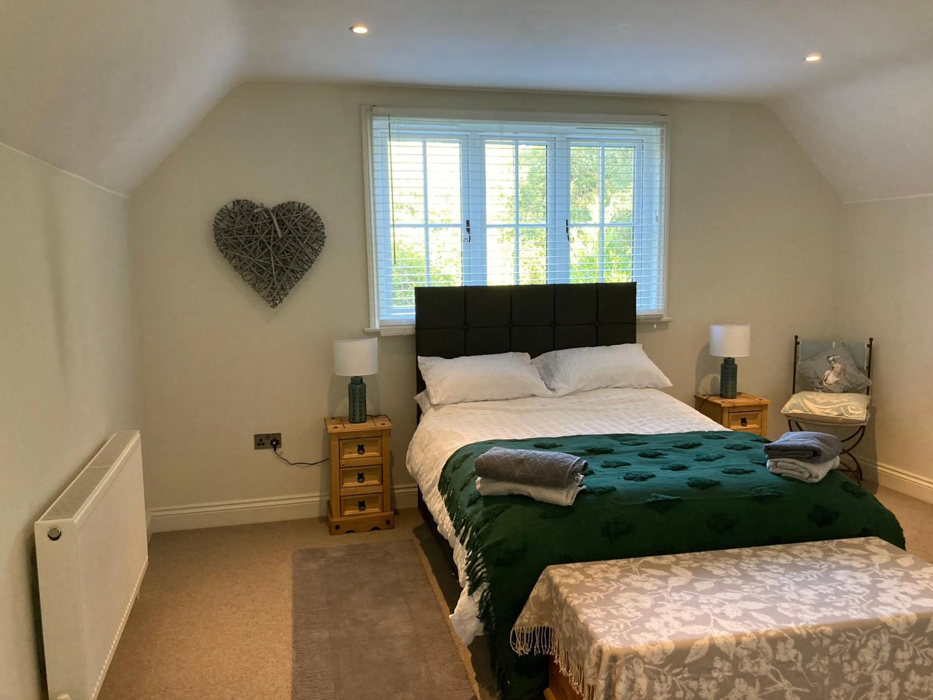 Bed in 5Bed-10Guests-Fireplace-HotTub-Pets ok-Parking