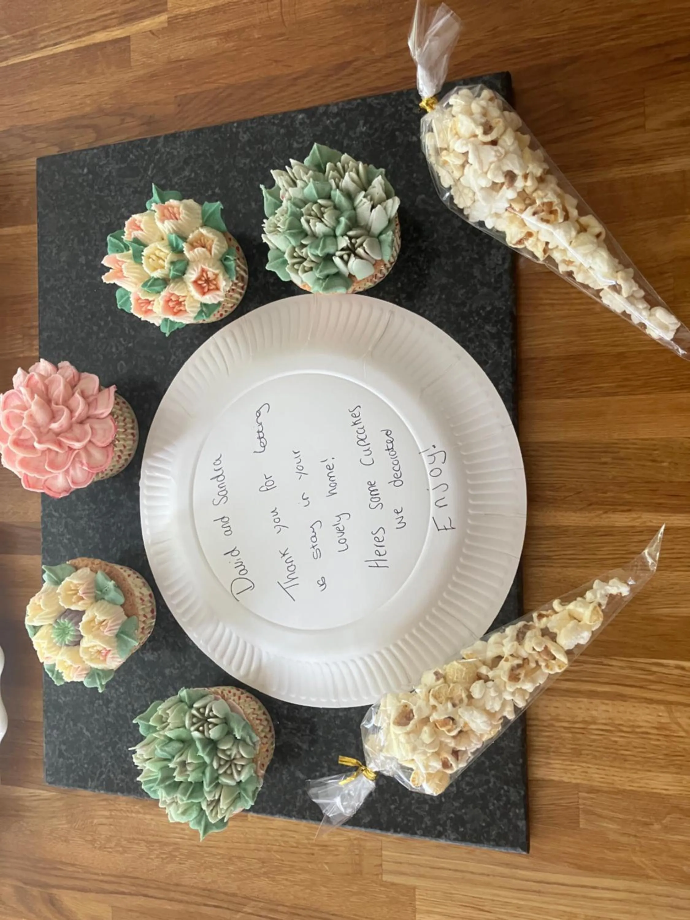 5Bed-10Guests-Fireplace-HotTub-Pets ok-Parking