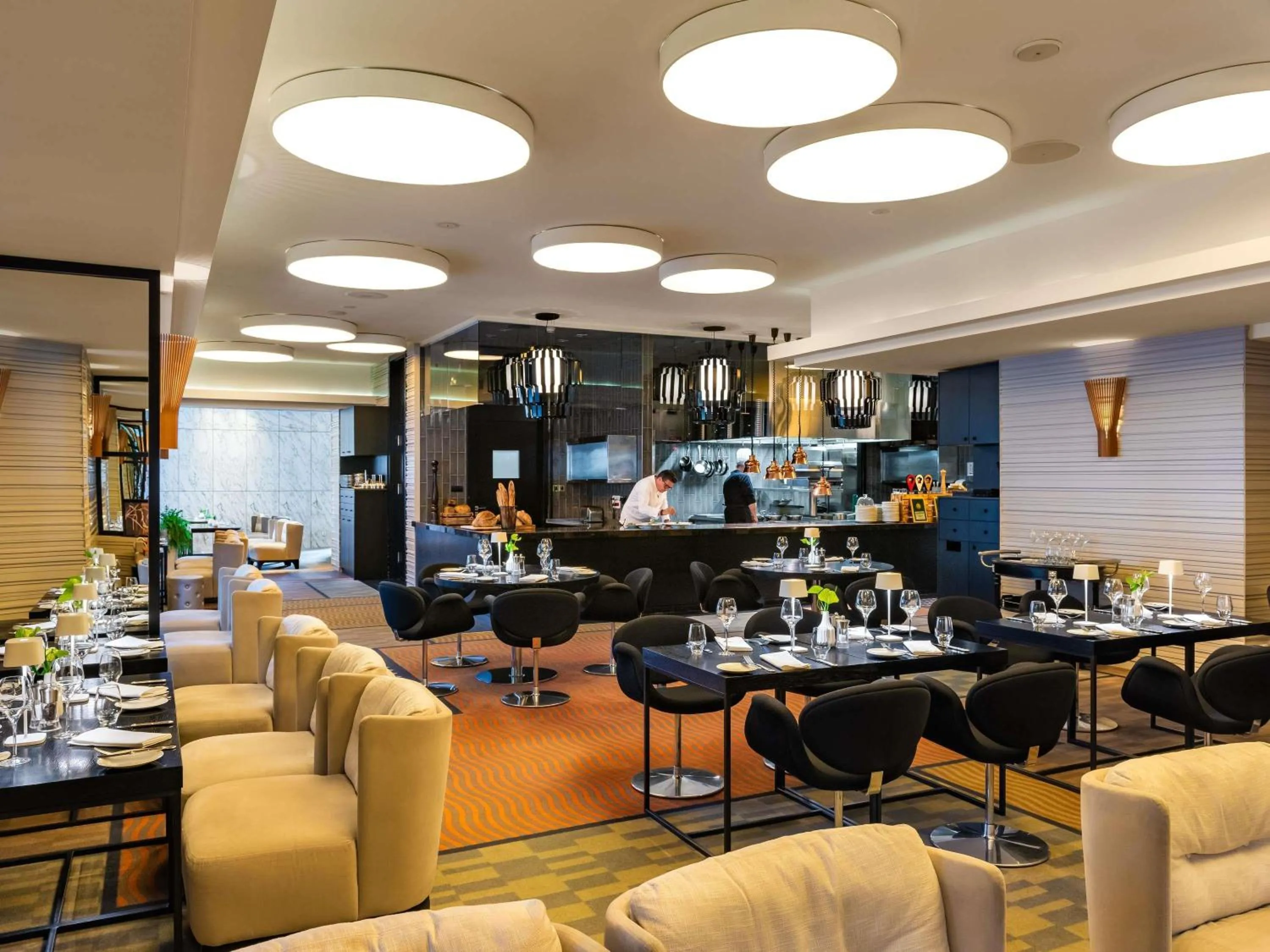 Restaurant/places to eat in Sofitel Warsaw Victoria