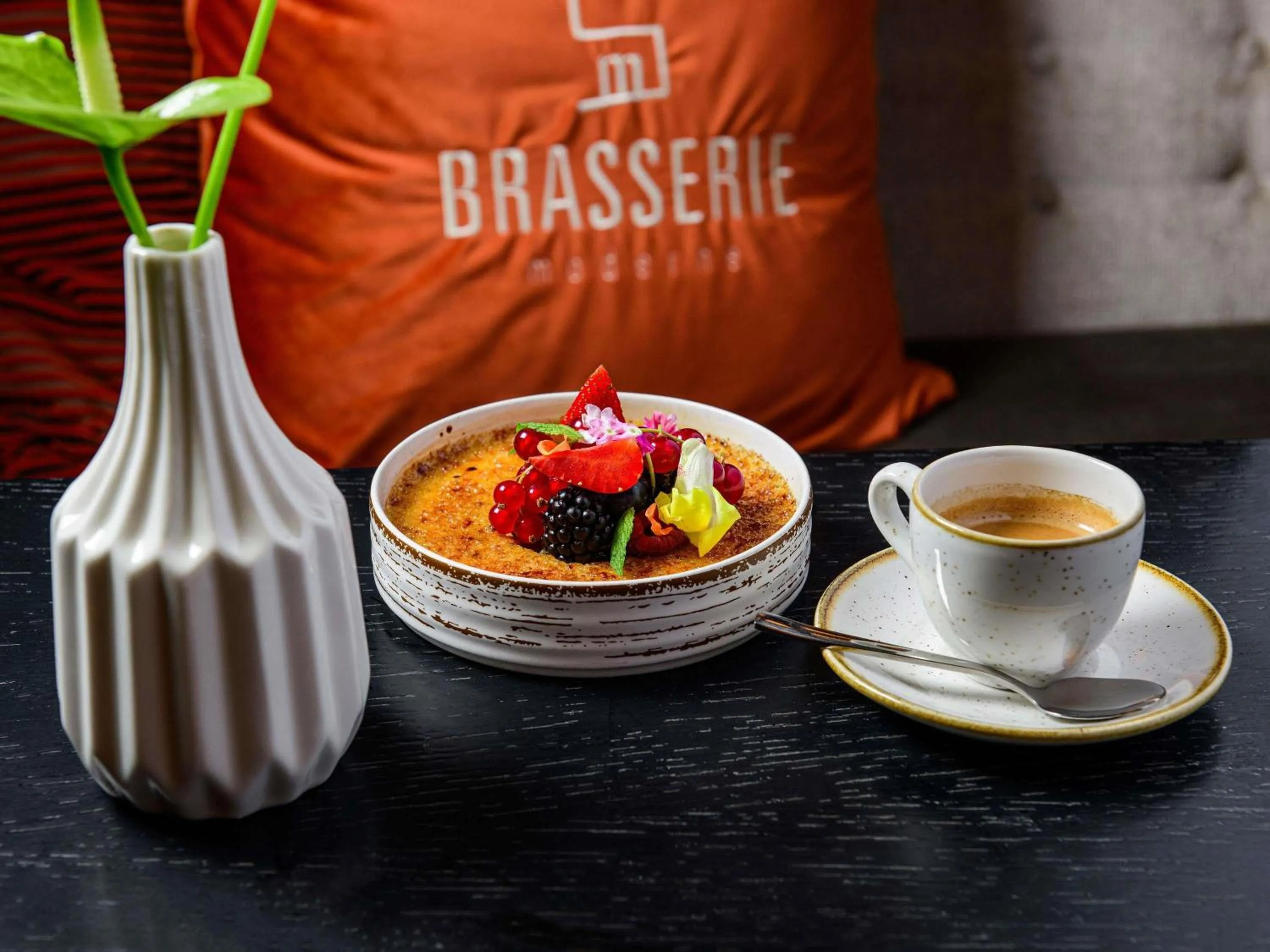 Restaurant/places to eat in Sofitel Warsaw Victoria