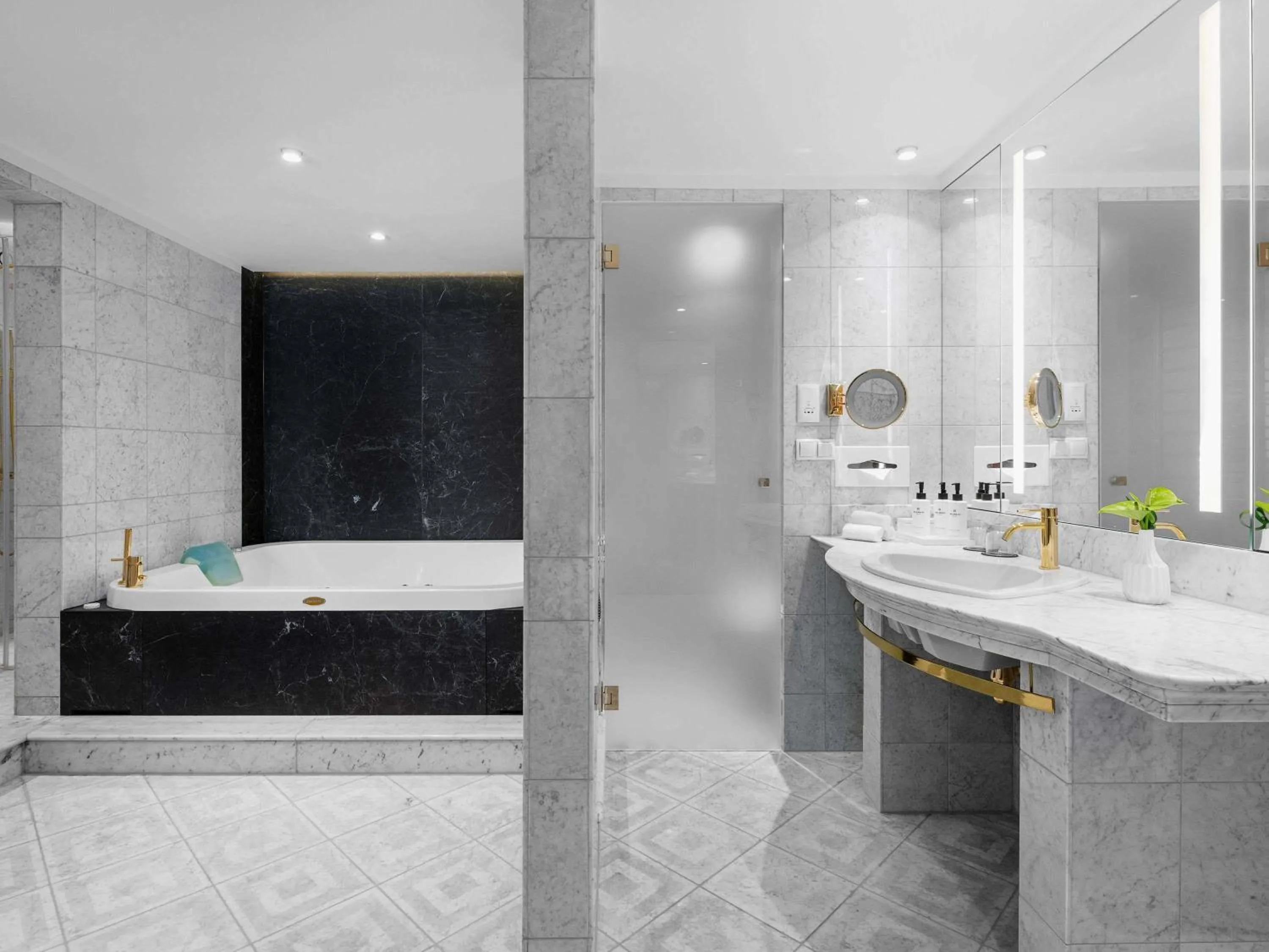 Bedroom, Bed in Sofitel Warsaw Victoria