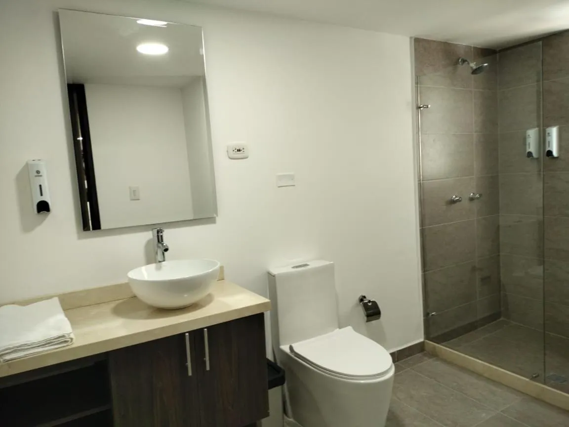 Bathroom in Hotel Qatar Cali