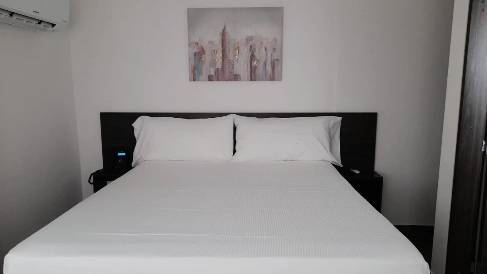 Bed in Hotel Qatar Cali