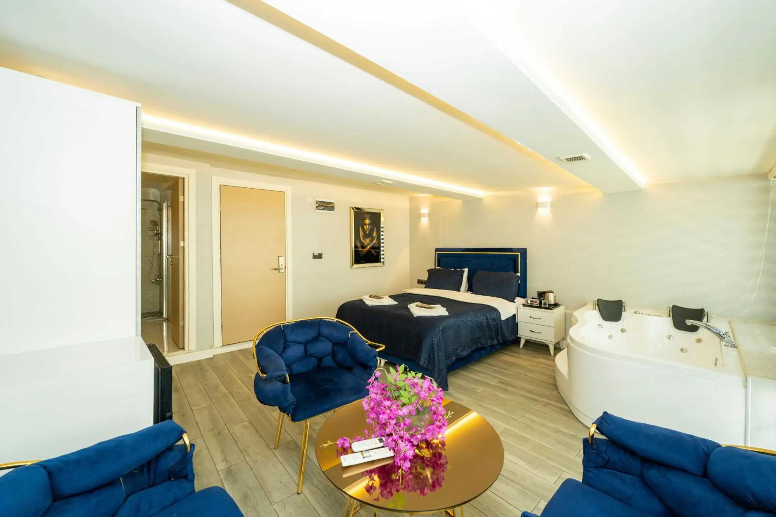 Double Room with Spa Bath in Luce Suites Taksim Double Room with Spa Bath in Luce Suites Taksim