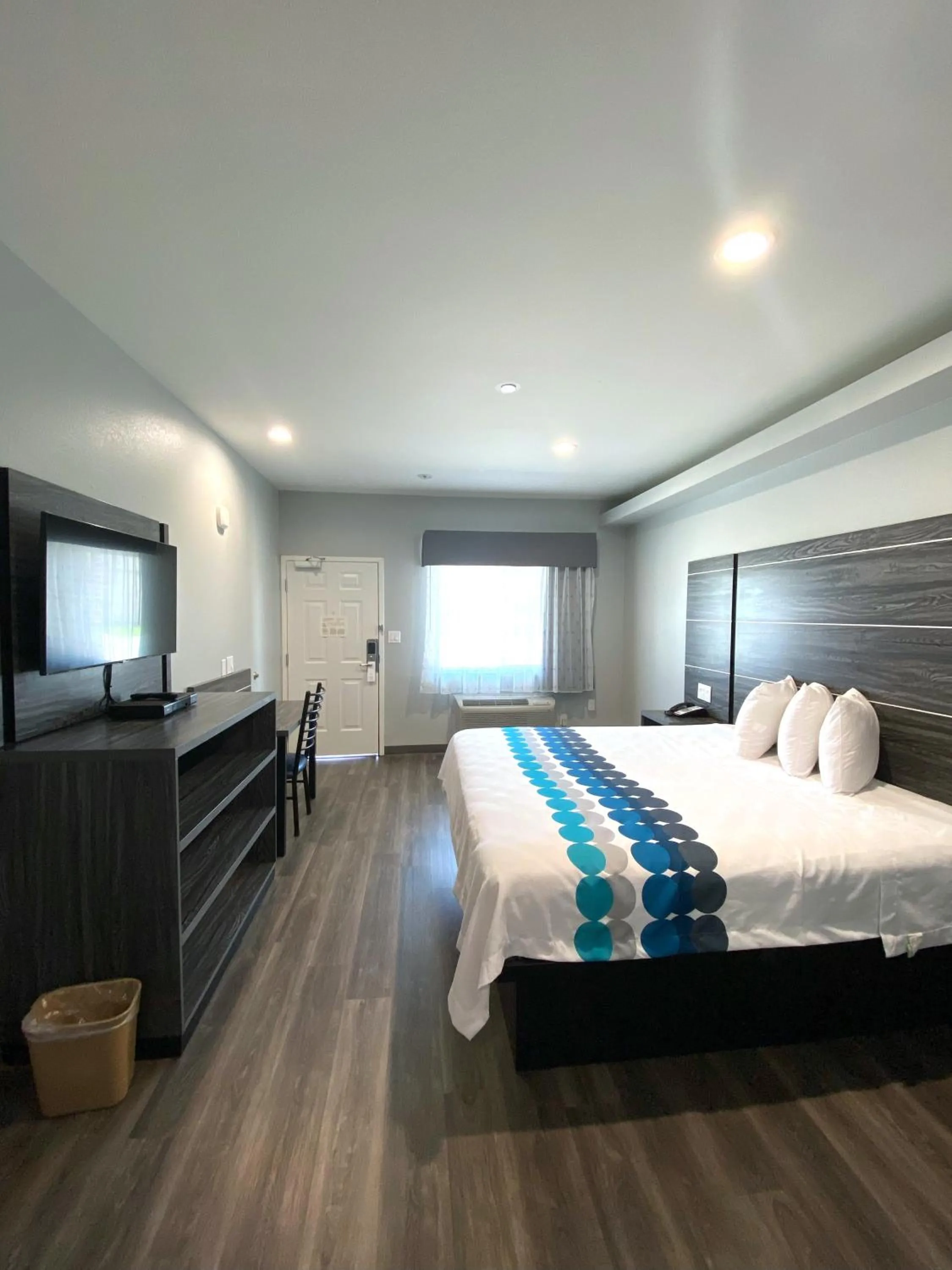 Photo of the whole room, Bed in PALACEINN-ARCOLA