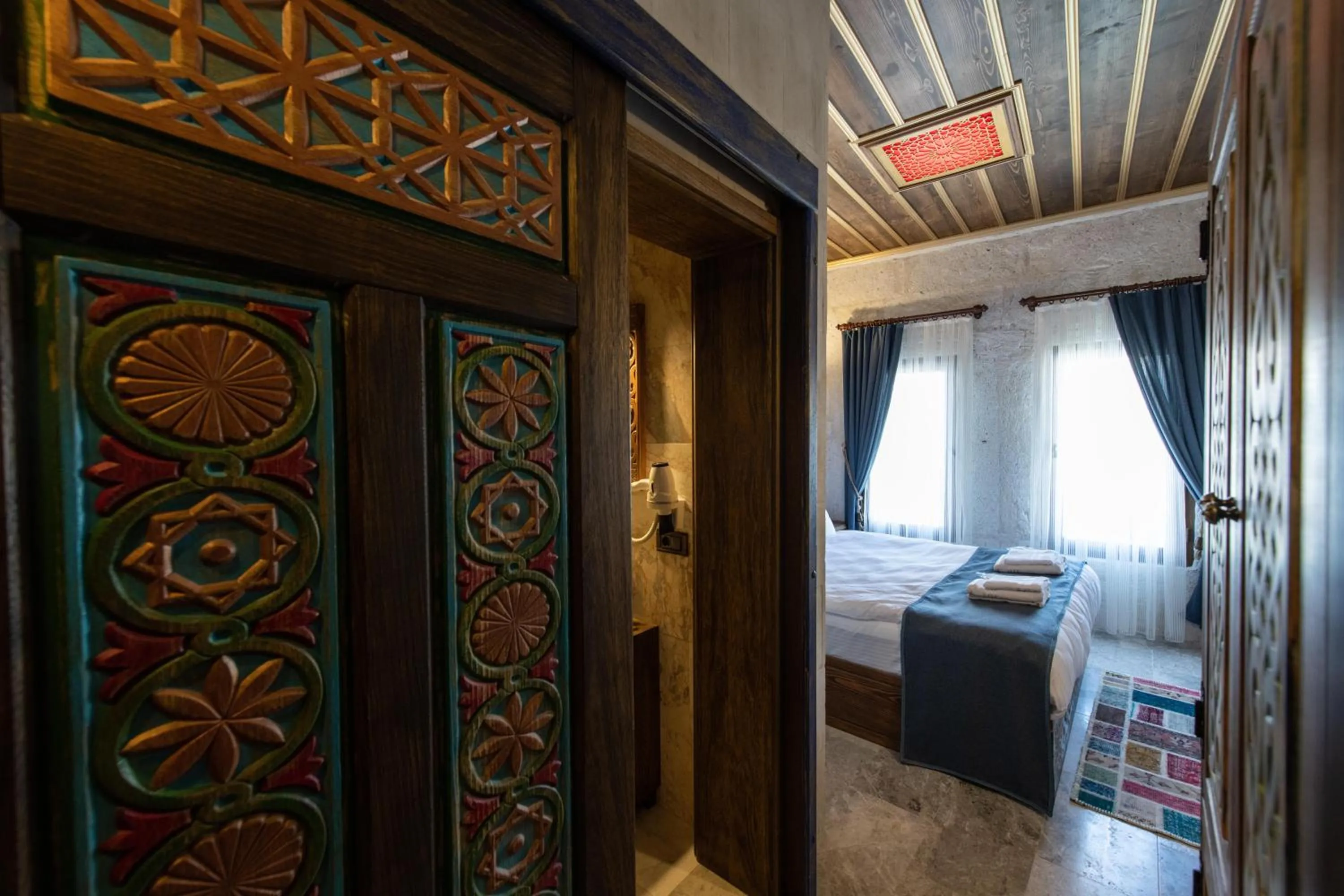 Massage, Bed in Foremanson Cave Hotel