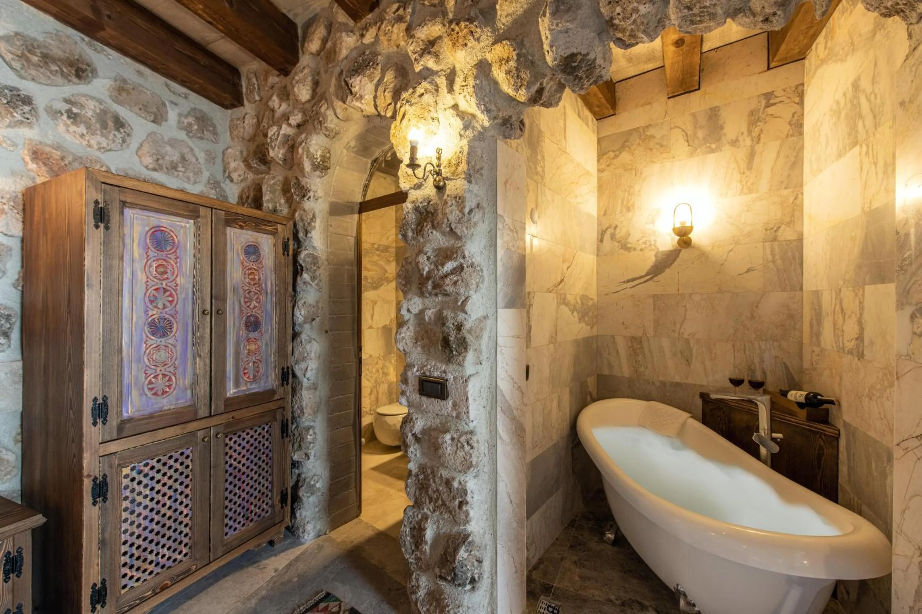 Bath in Foremanson Cave Hotel