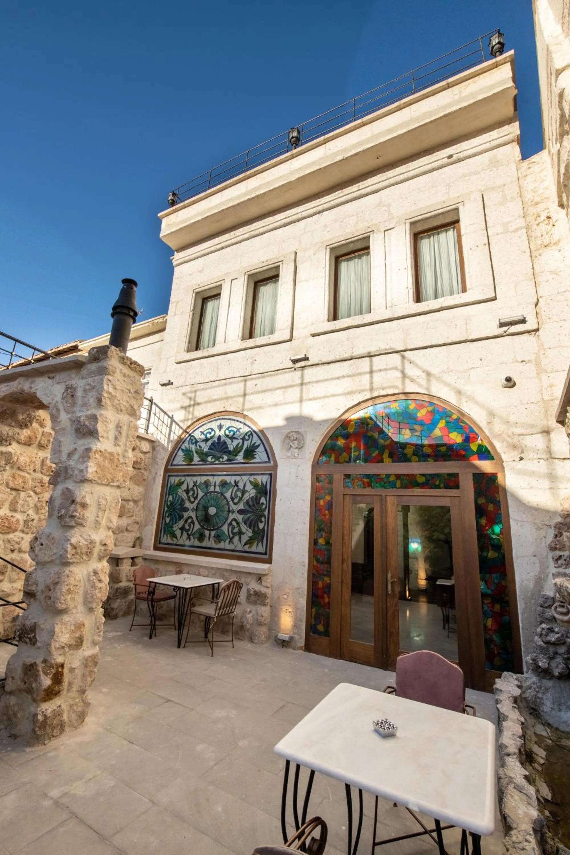 Facade/entrance in Foremanson Cave Hotel