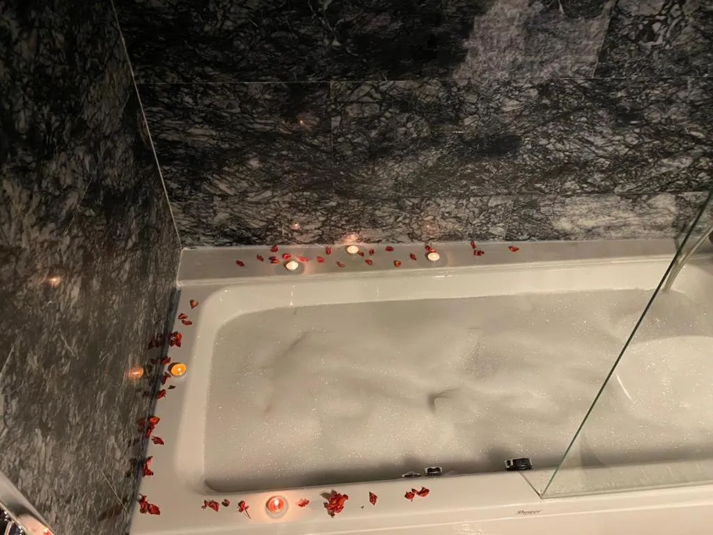 Bathroom in Foremanson Cave Hotel