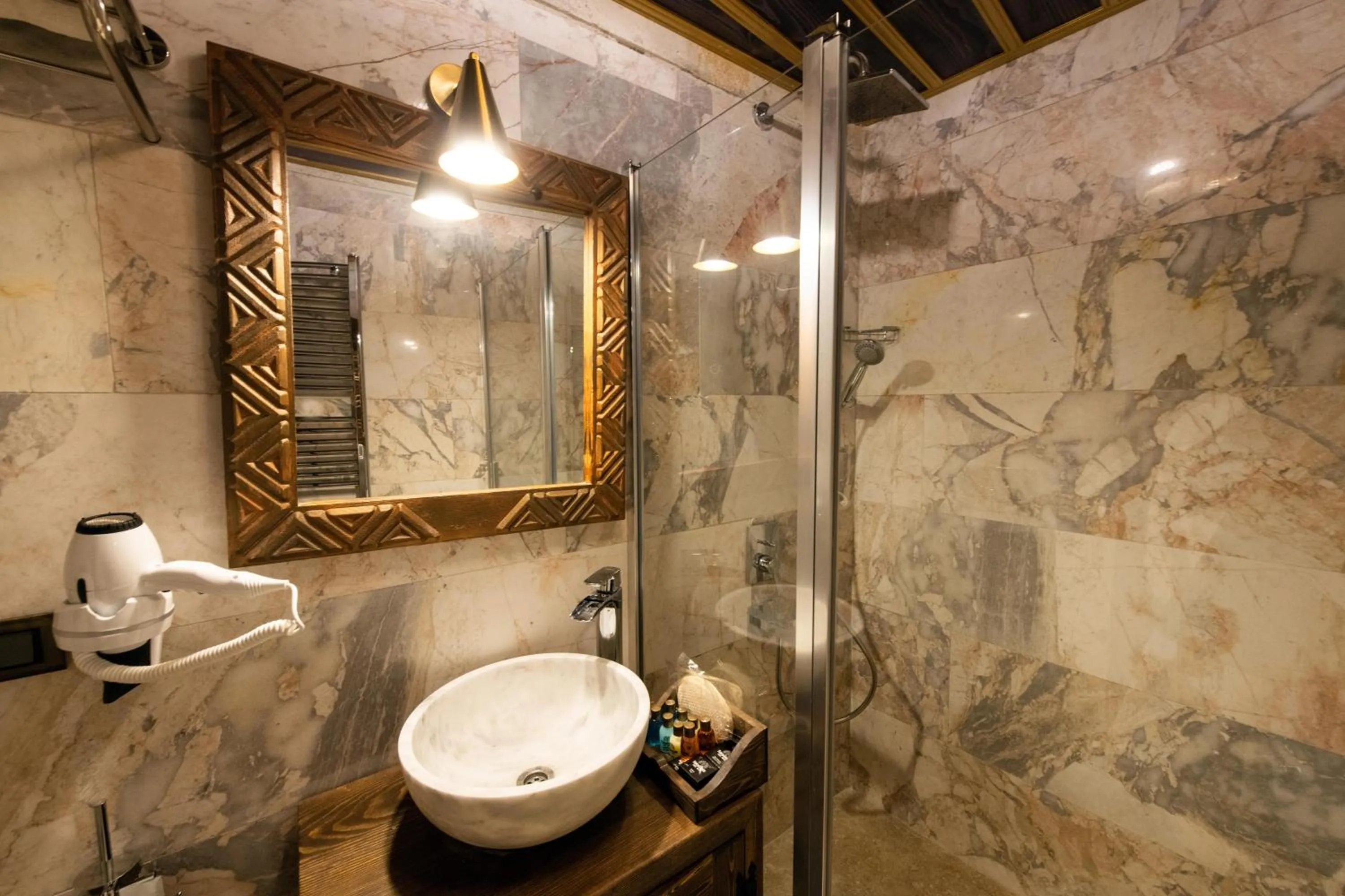 Bathroom in Foremanson Cave Hotel