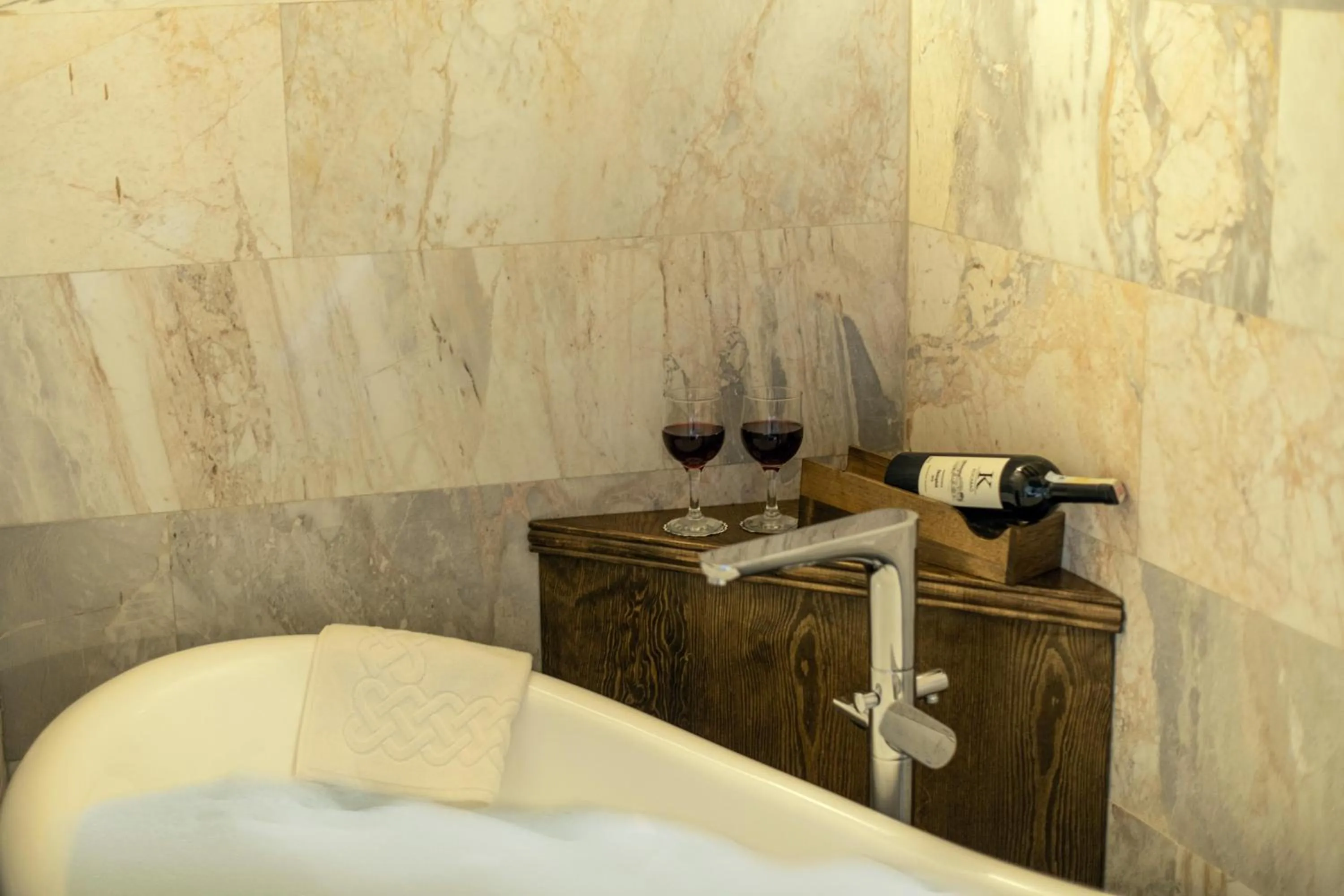 Bathroom in Foremanson Cave Hotel