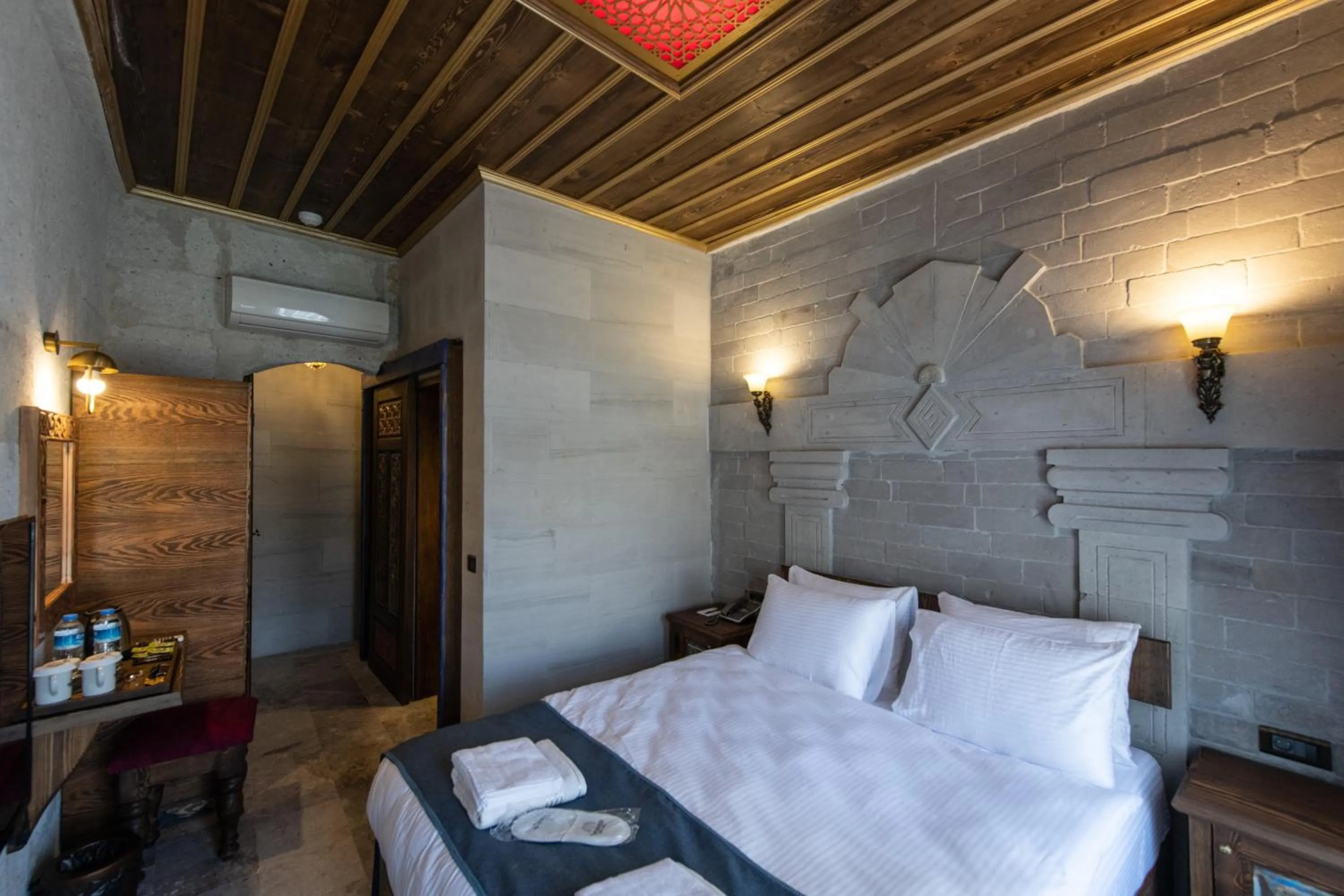 Bed in Foremanson Cave Hotel