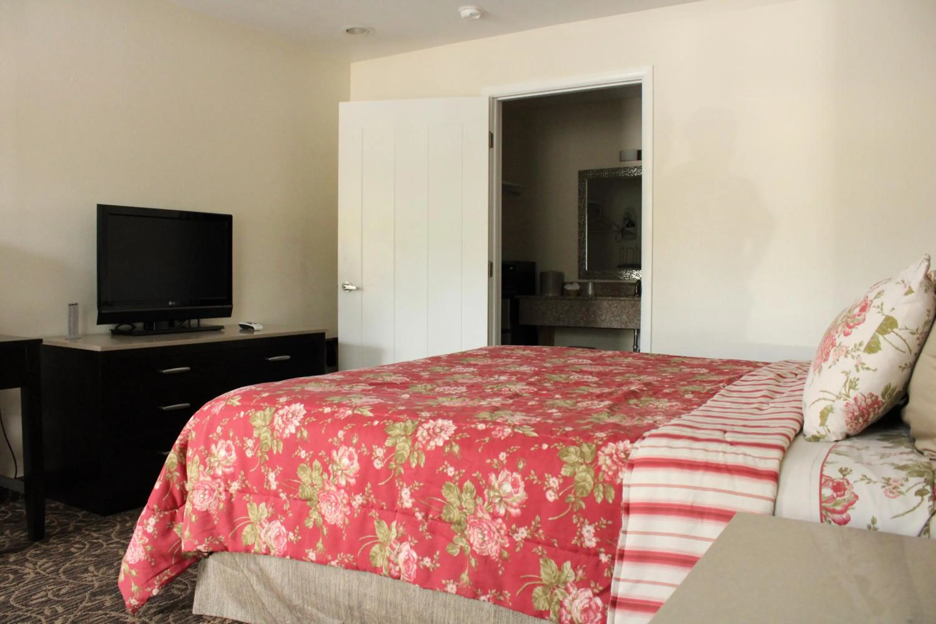 Bed in American Travel Inn