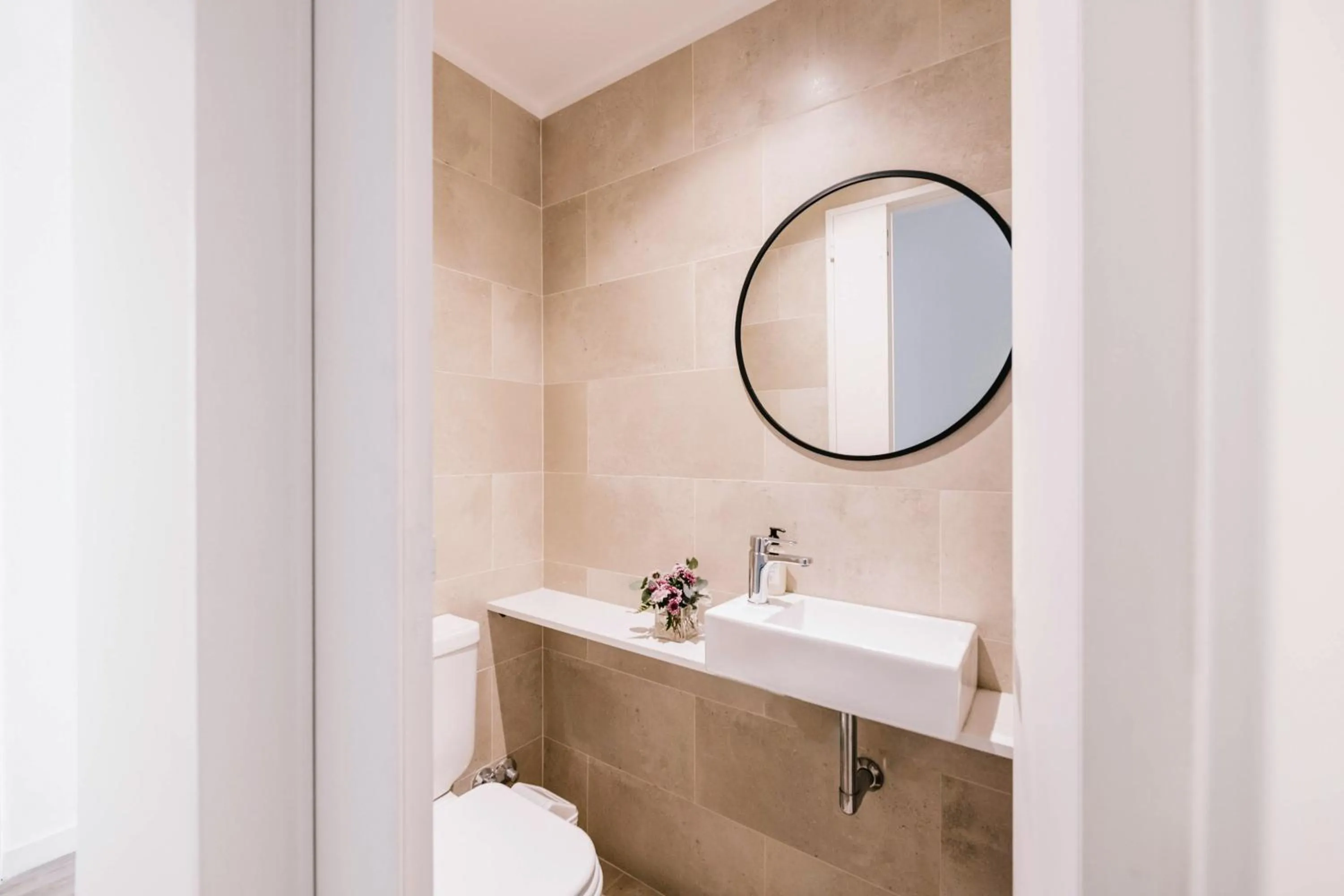 Hot Spring Bath in Top Rentals Palermo Hollywood