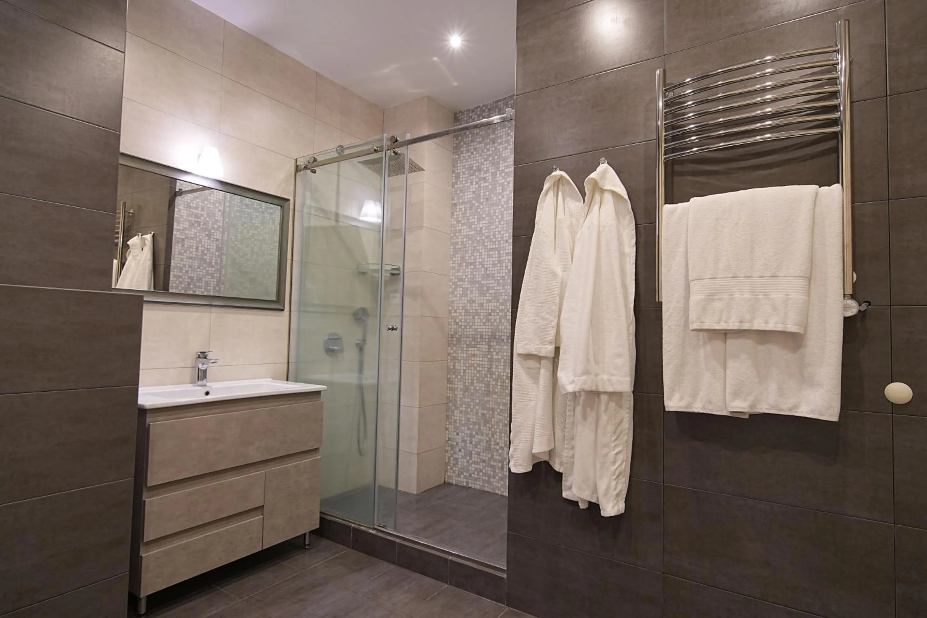 Shower in Sweet Home Apart-Hotel