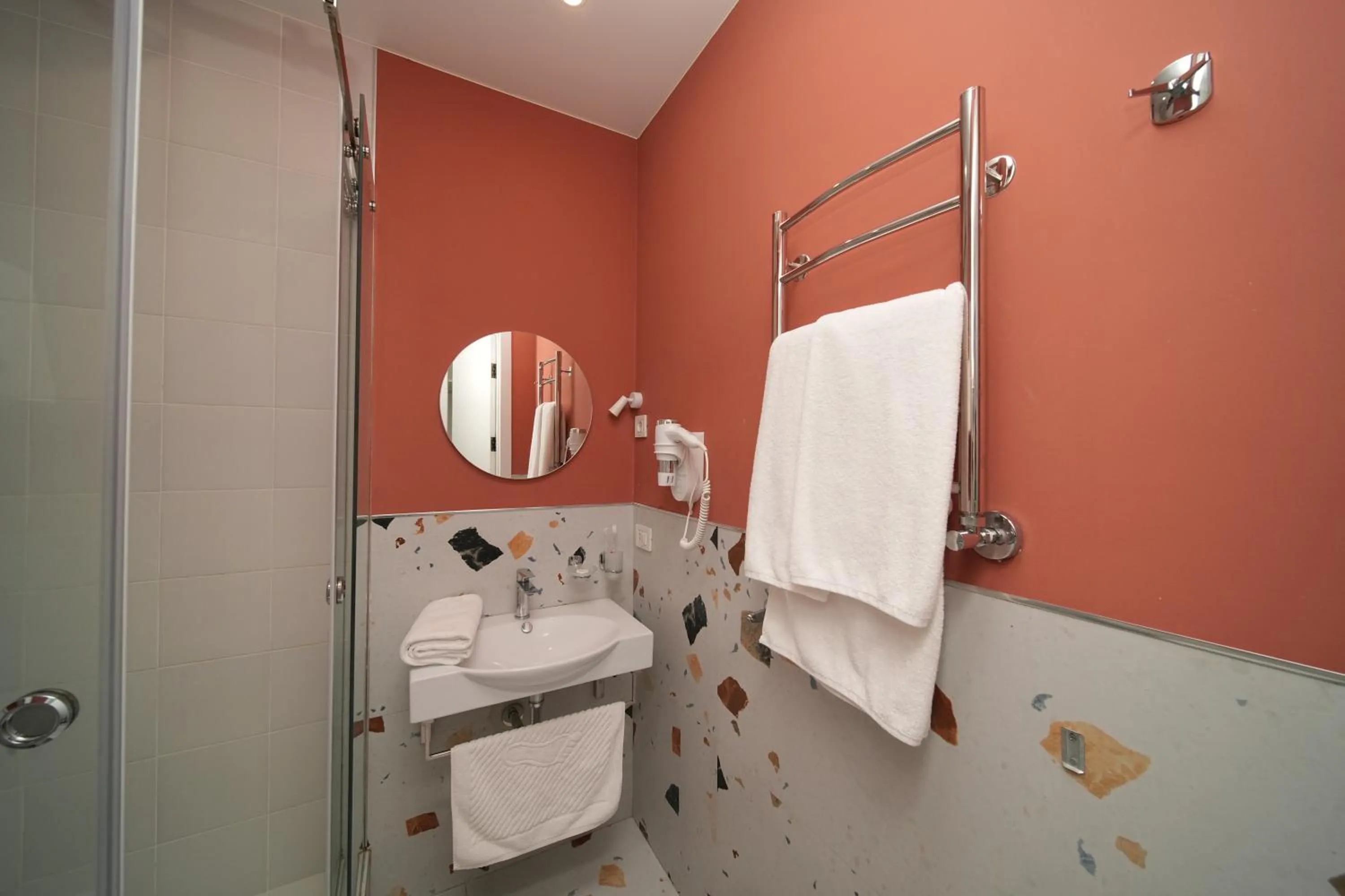 Shower in Sweet Home Apart-Hotel