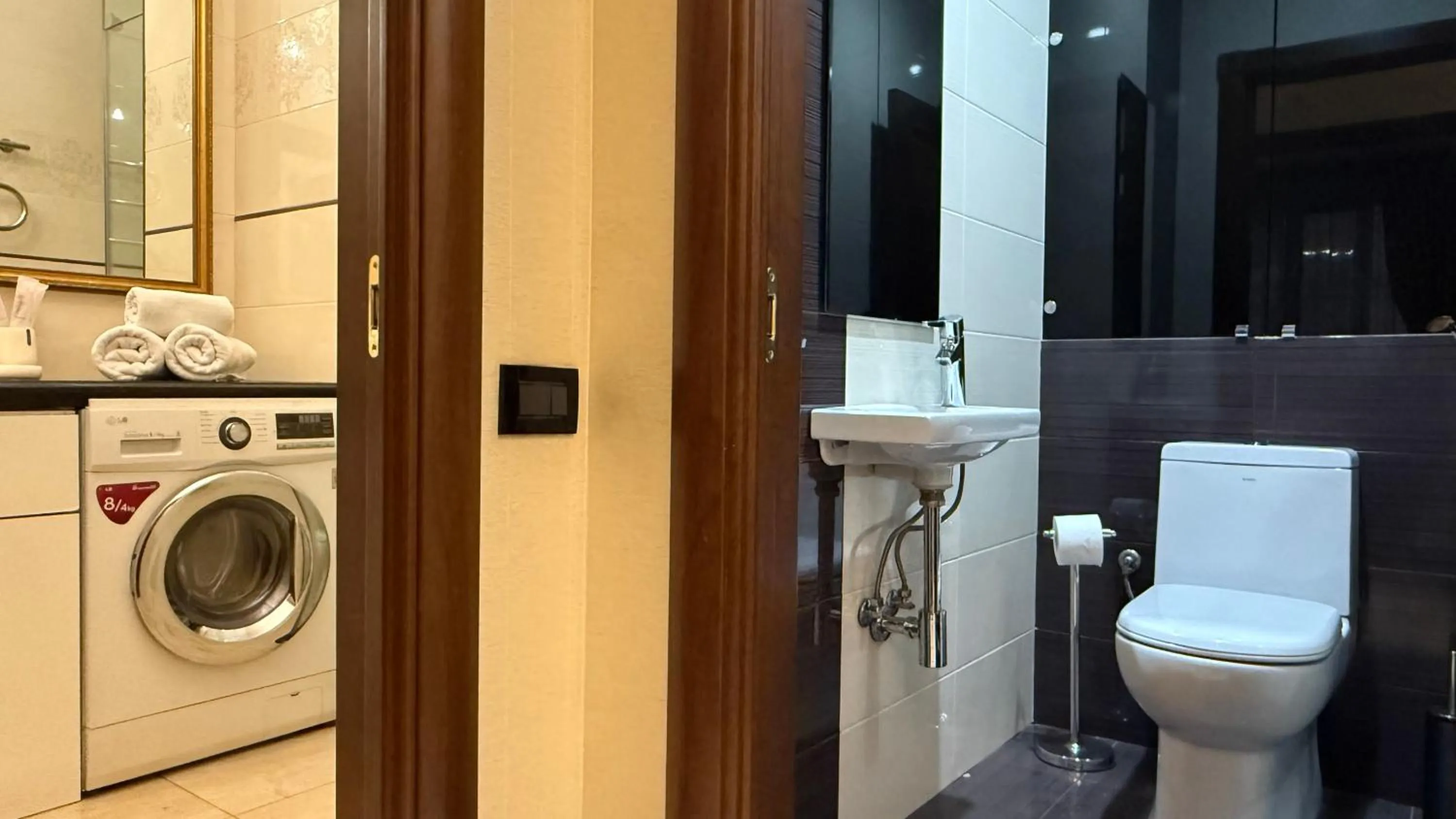 Toilet in Sweet Home Apart-Hotel