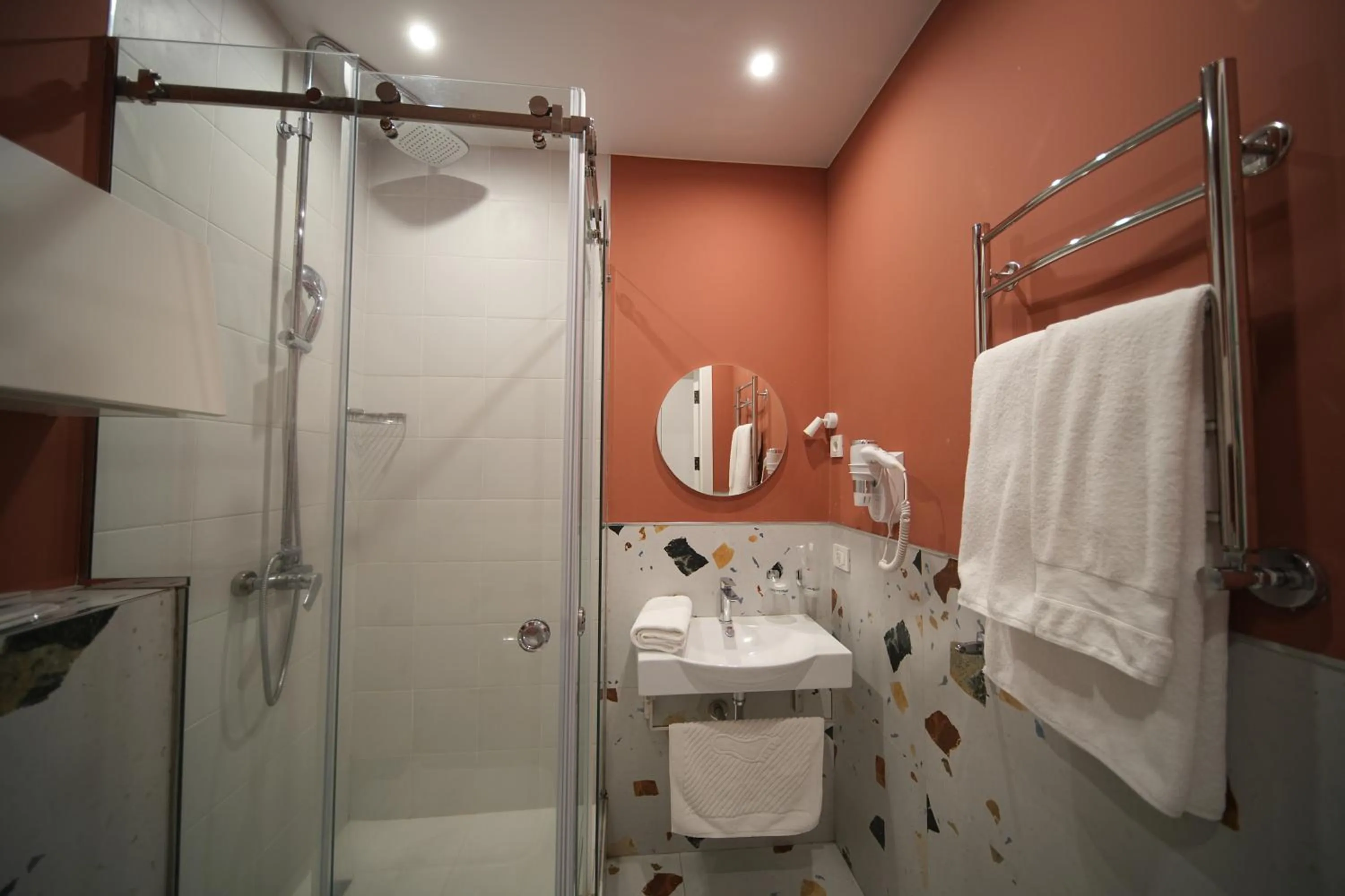 Shower in Sweet Home Apart-Hotel