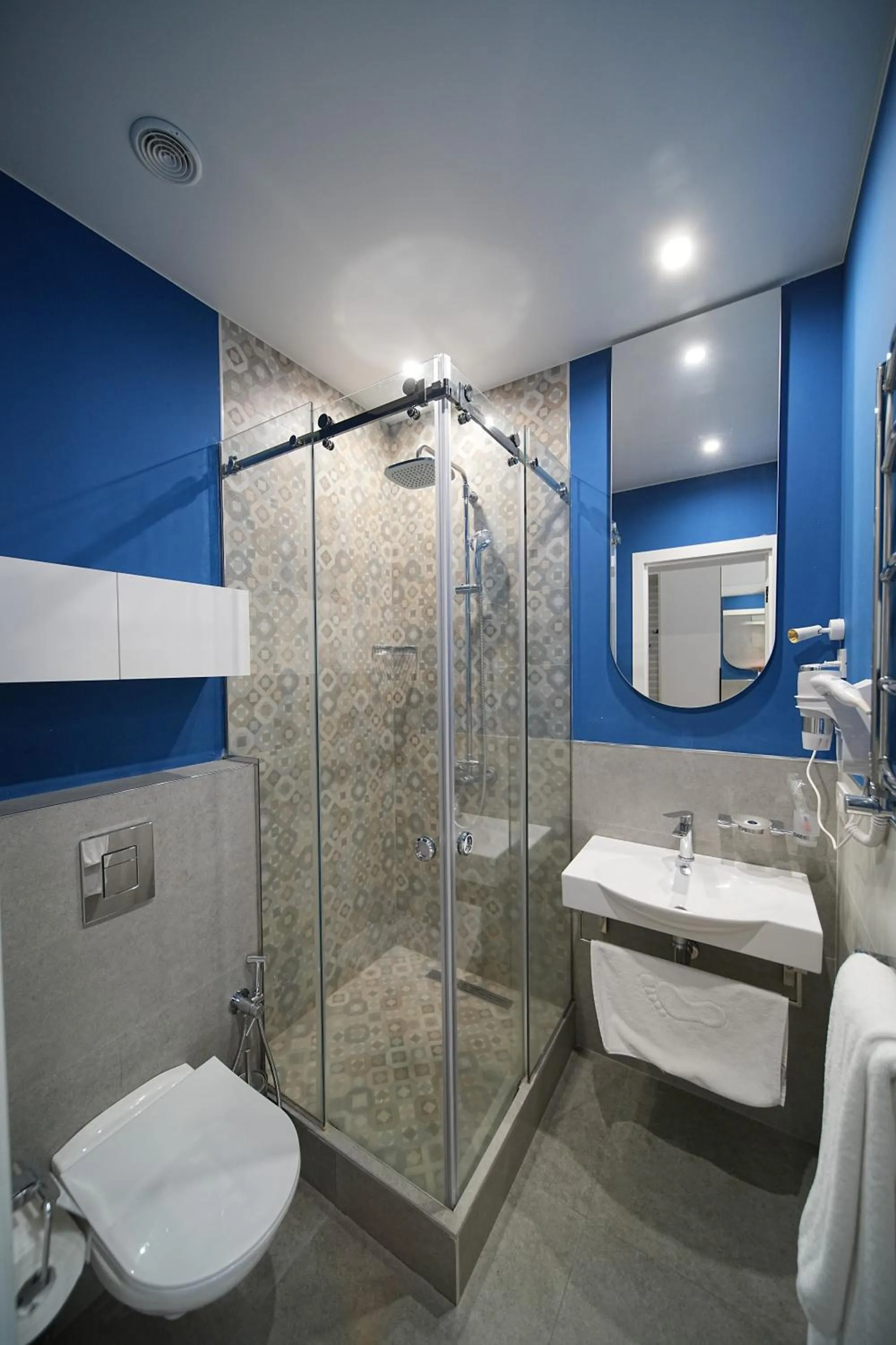 Shower in Sweet Home Apart-Hotel