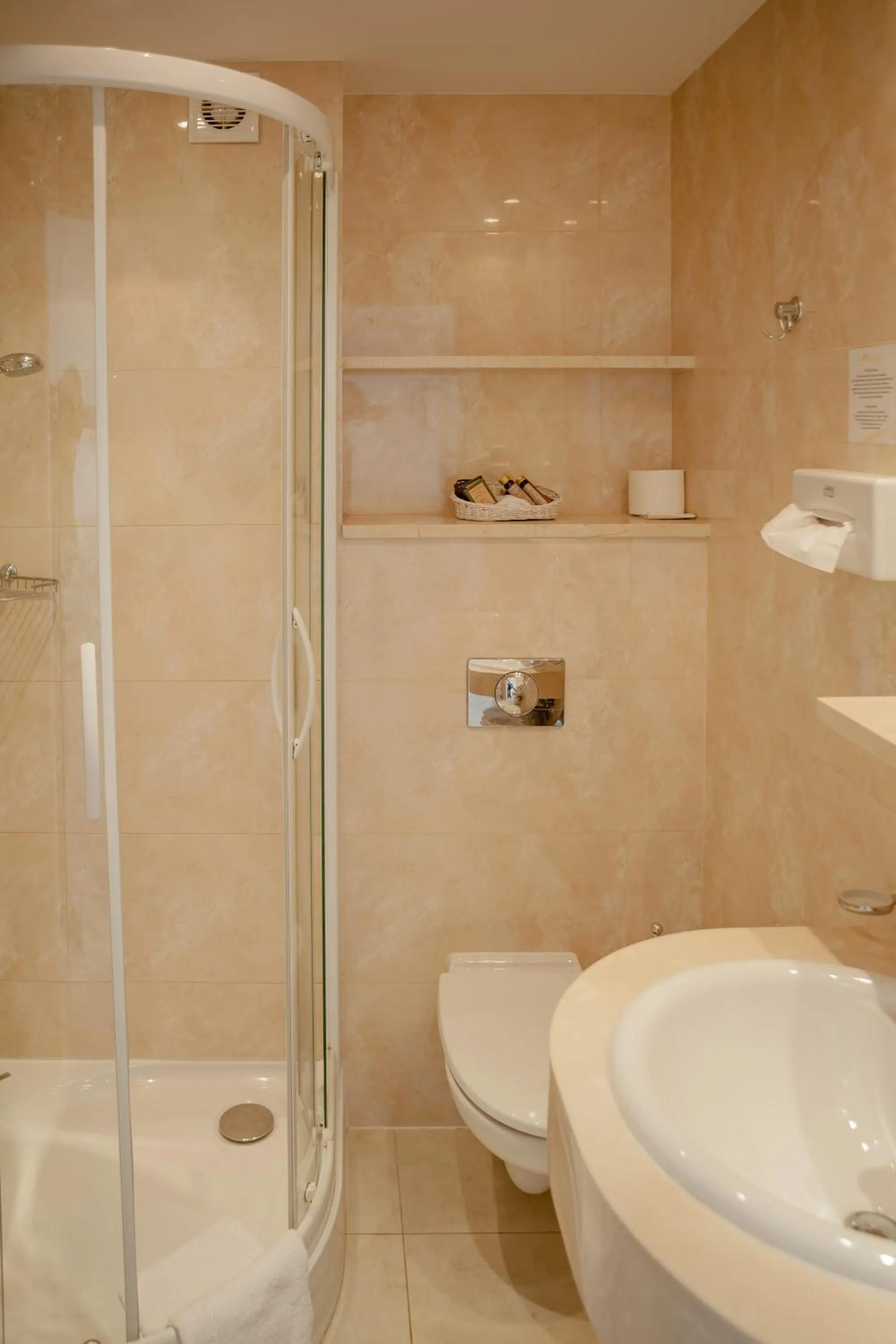Shower in Hotel Bryza Resort & Spa