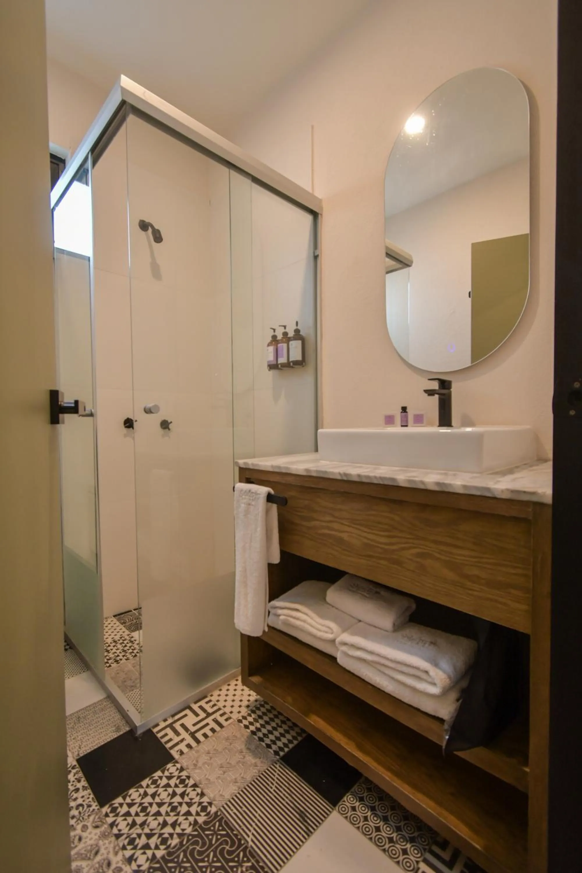 Bathroom in Expo Satelite 2750 Hotel & Suites