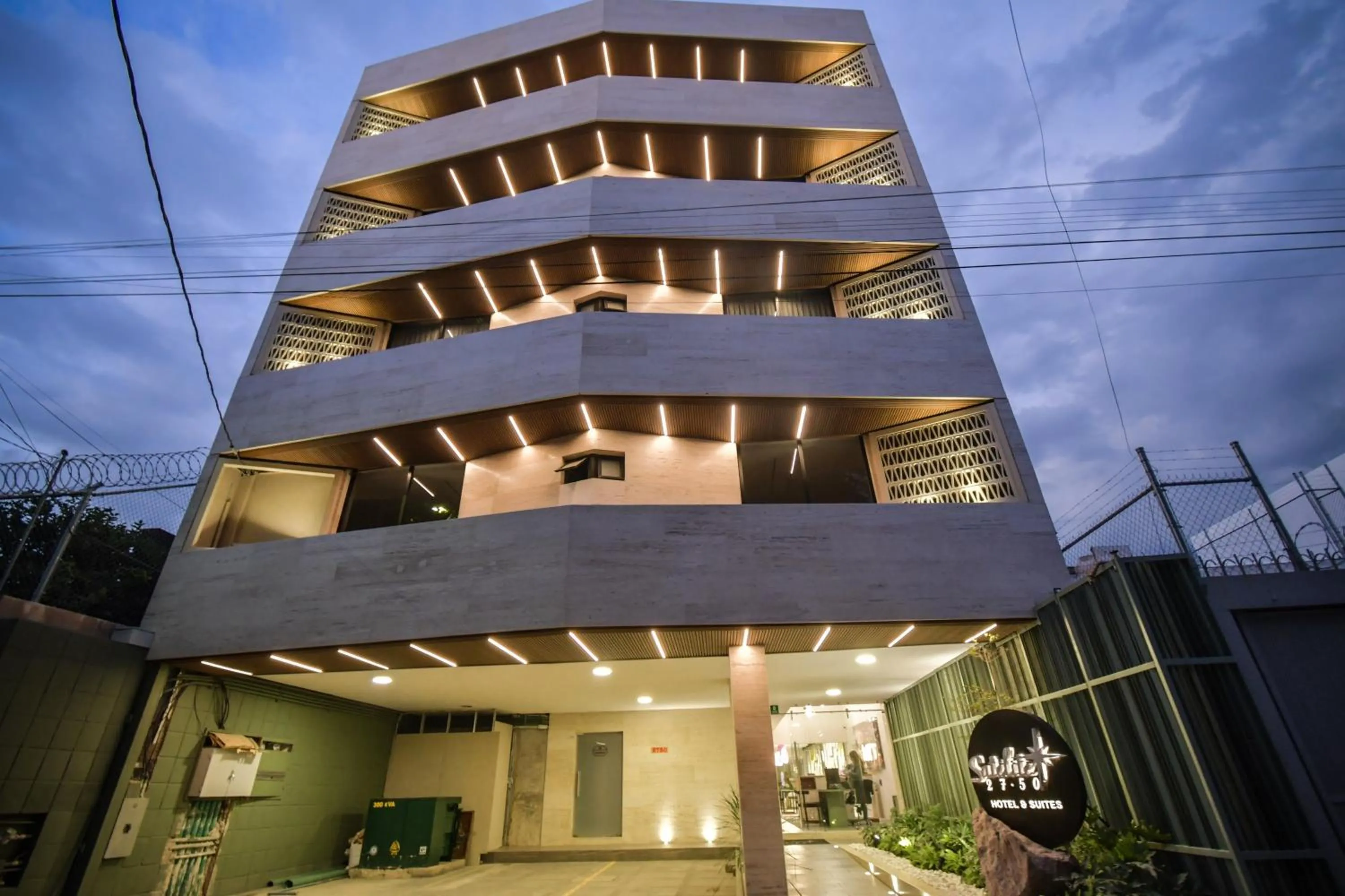 Property building in Expo Satelite 2750 Hotel & Suites