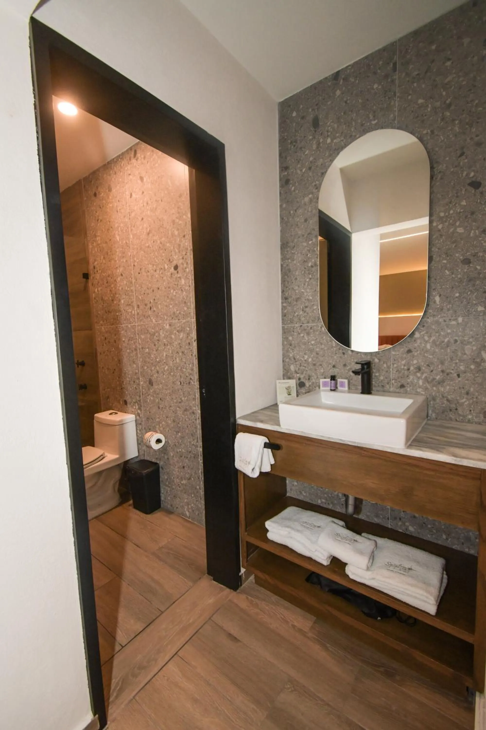Bathroom in Expo Satelite 2750 Hotel & Suites