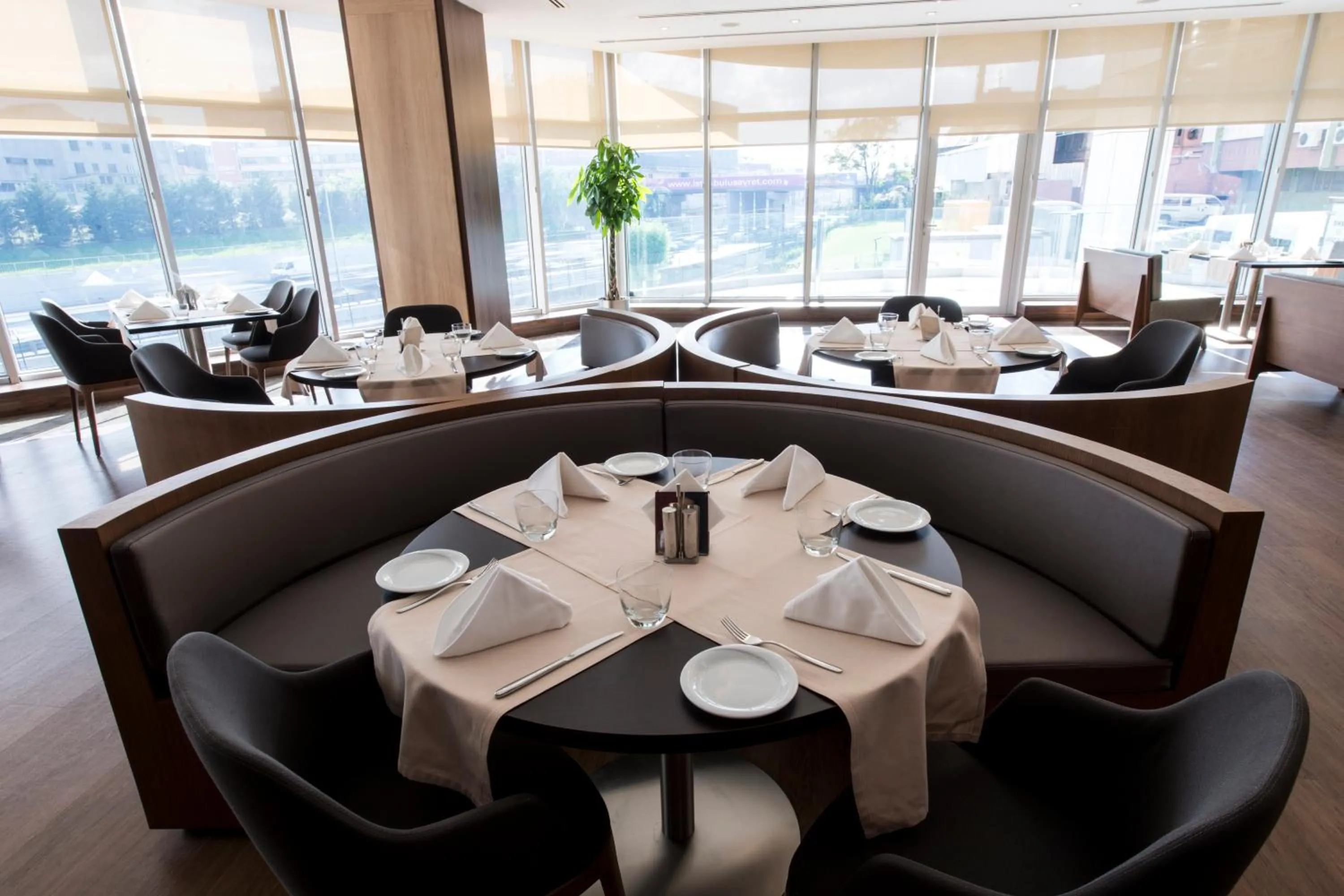 Restaurant/places to eat in Ramada Encore Istanbul Bayrampasa