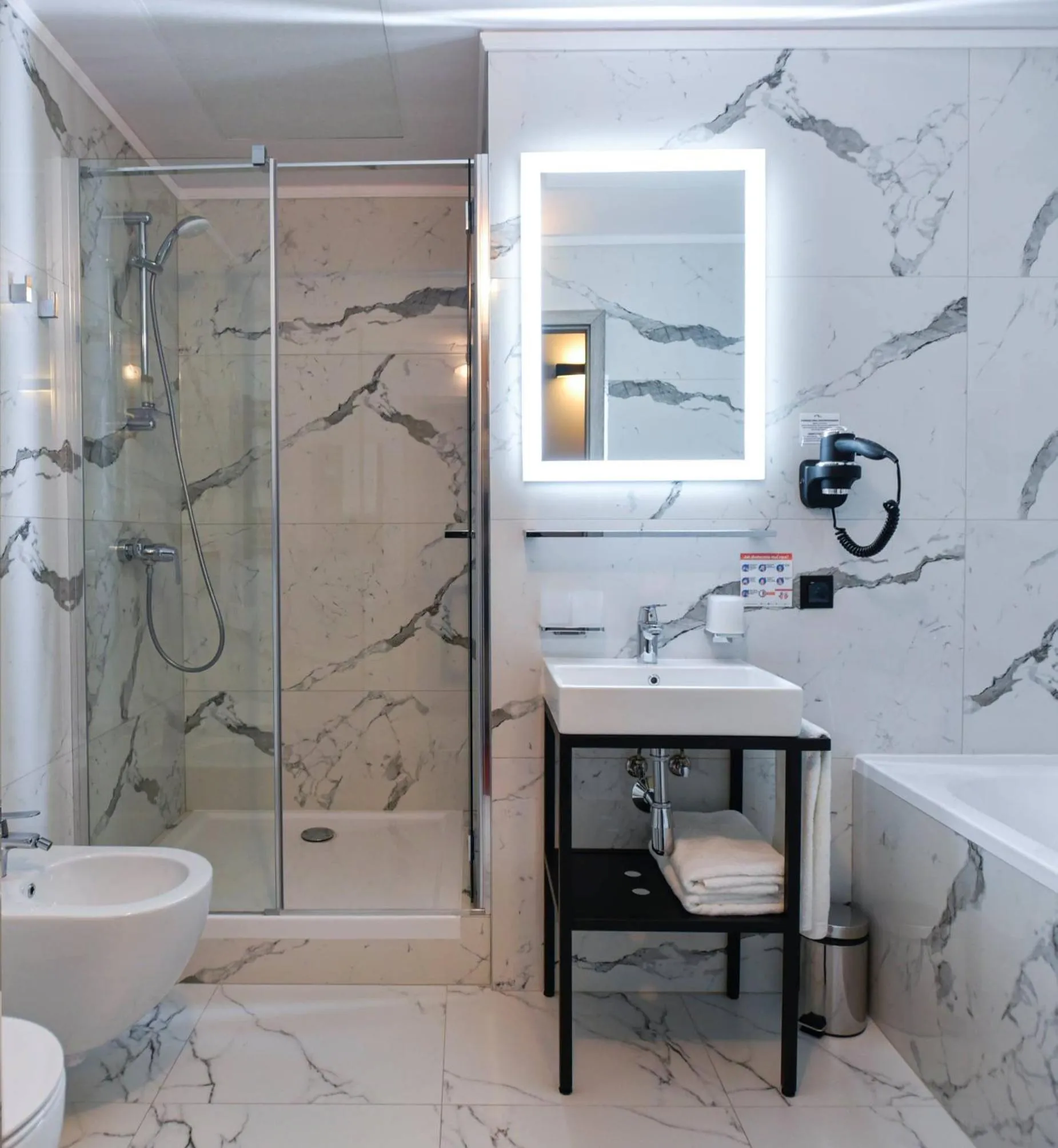 Bathroom in Hotel Filmar