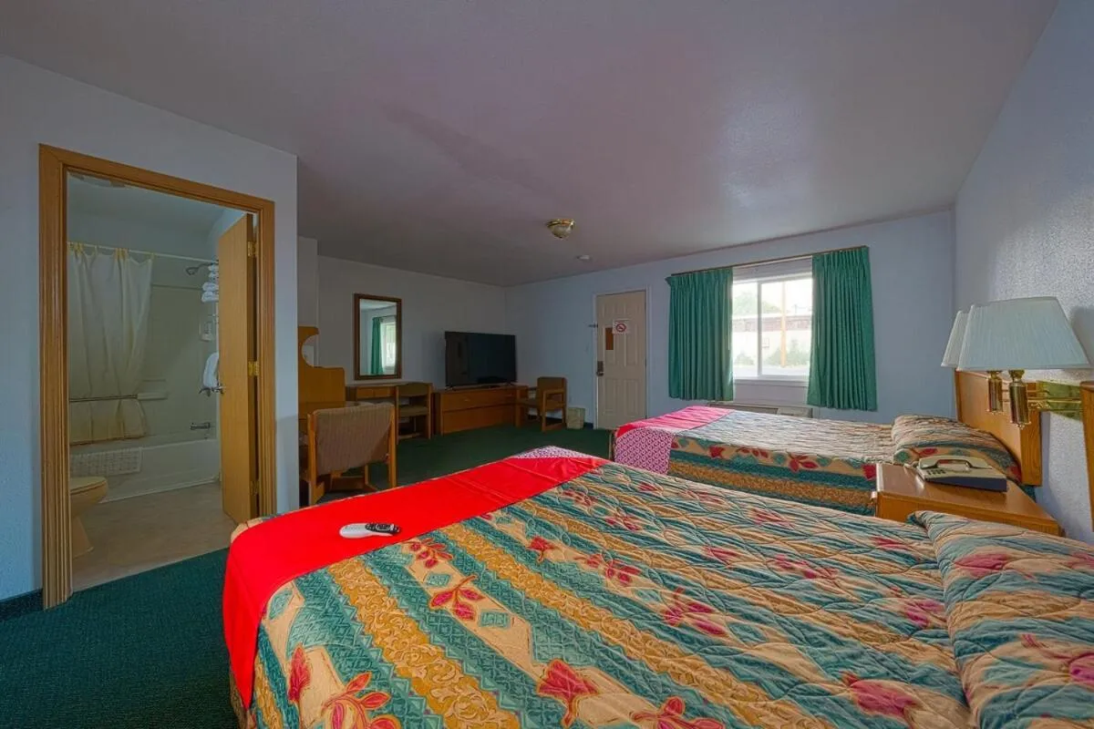 Deluxe Double Room in Budget 8 Motel