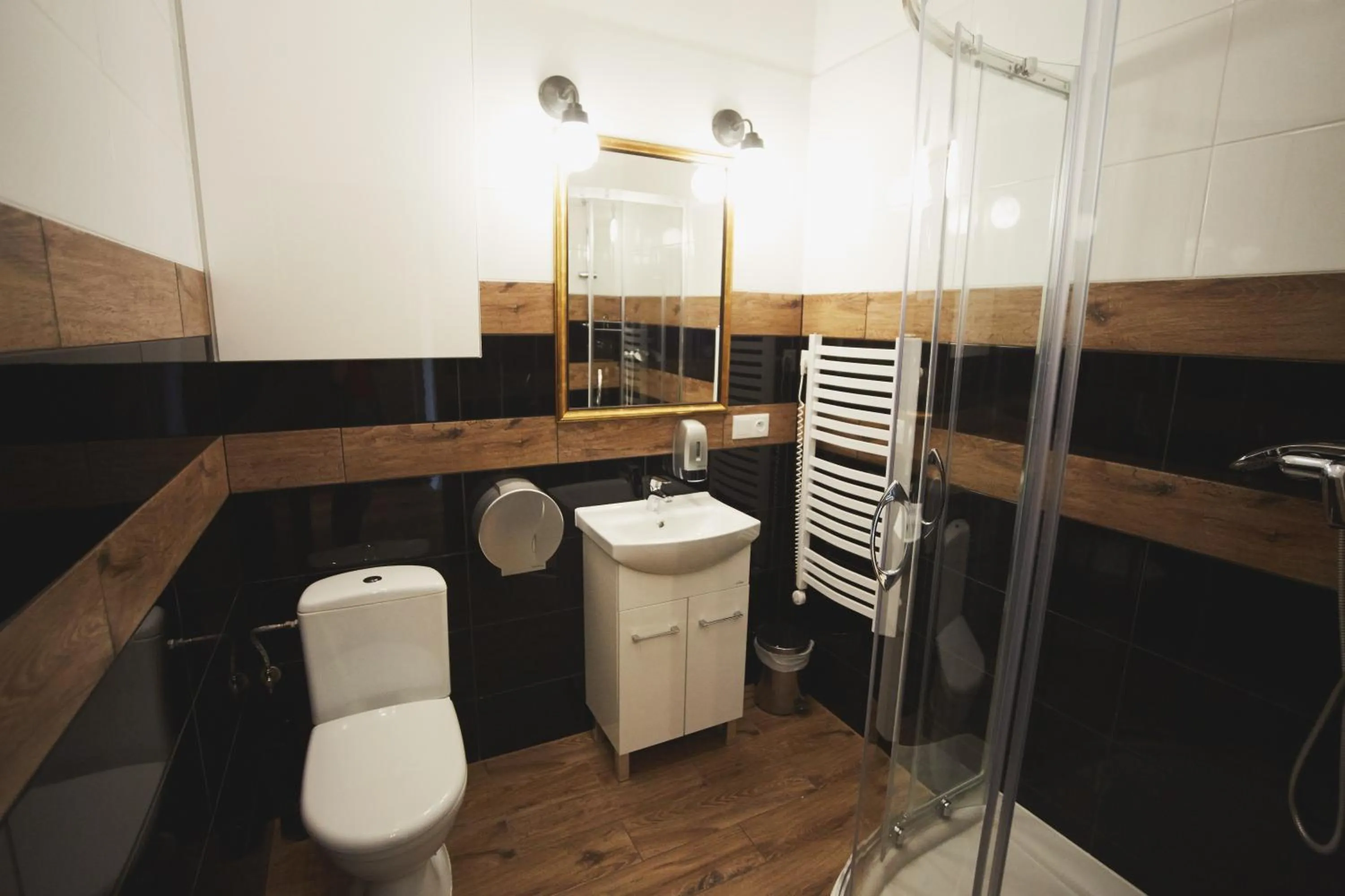 Shower in Dizzy Daisy Hostel