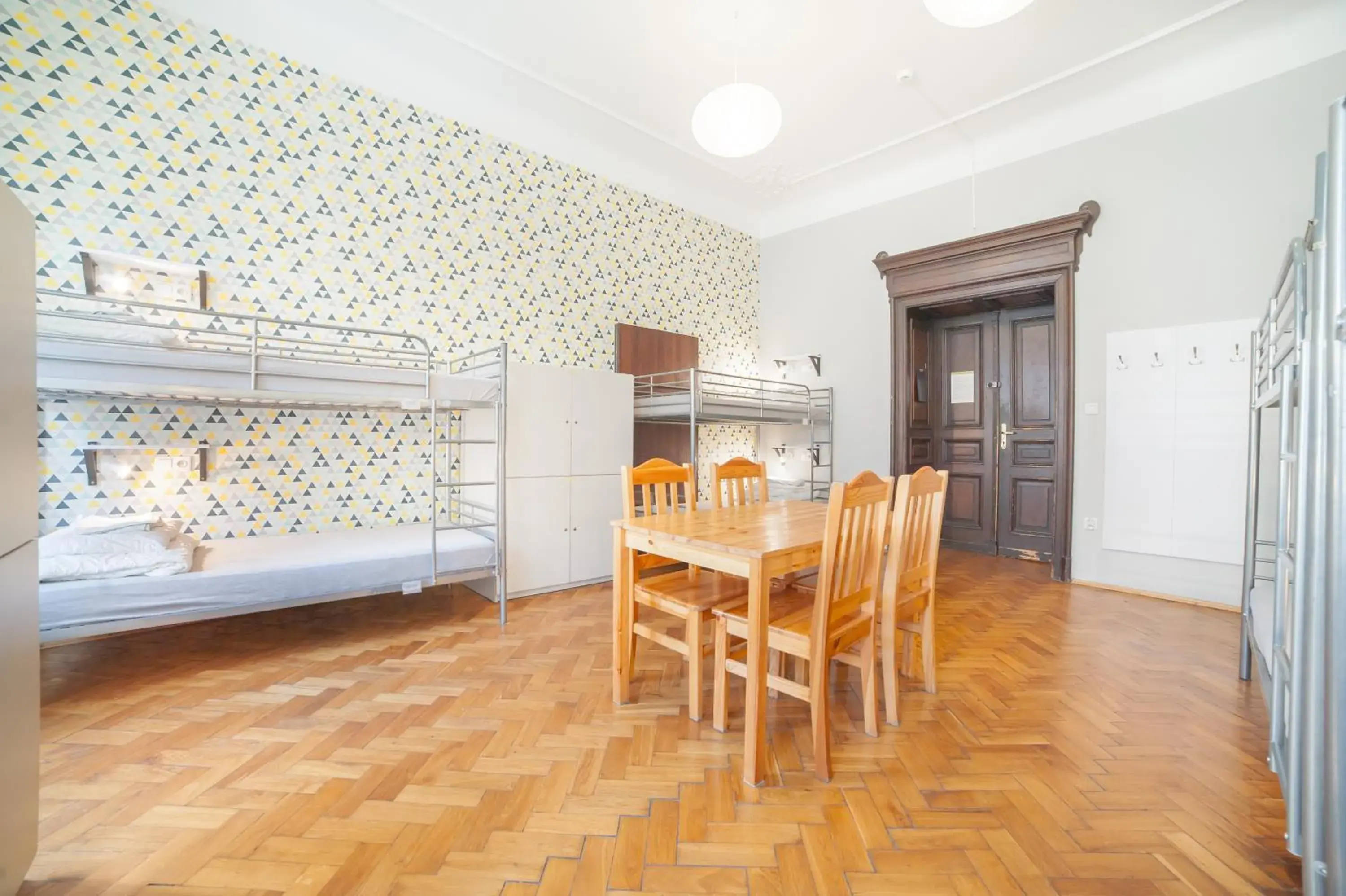 Bed in 8-Bed Dormitory Room with Shared Bathroom in Dizzy Daisy Hostel Bed in 8-Bed Dormitory Room with Shared Bathroom in Dizzy Daisy Hostel