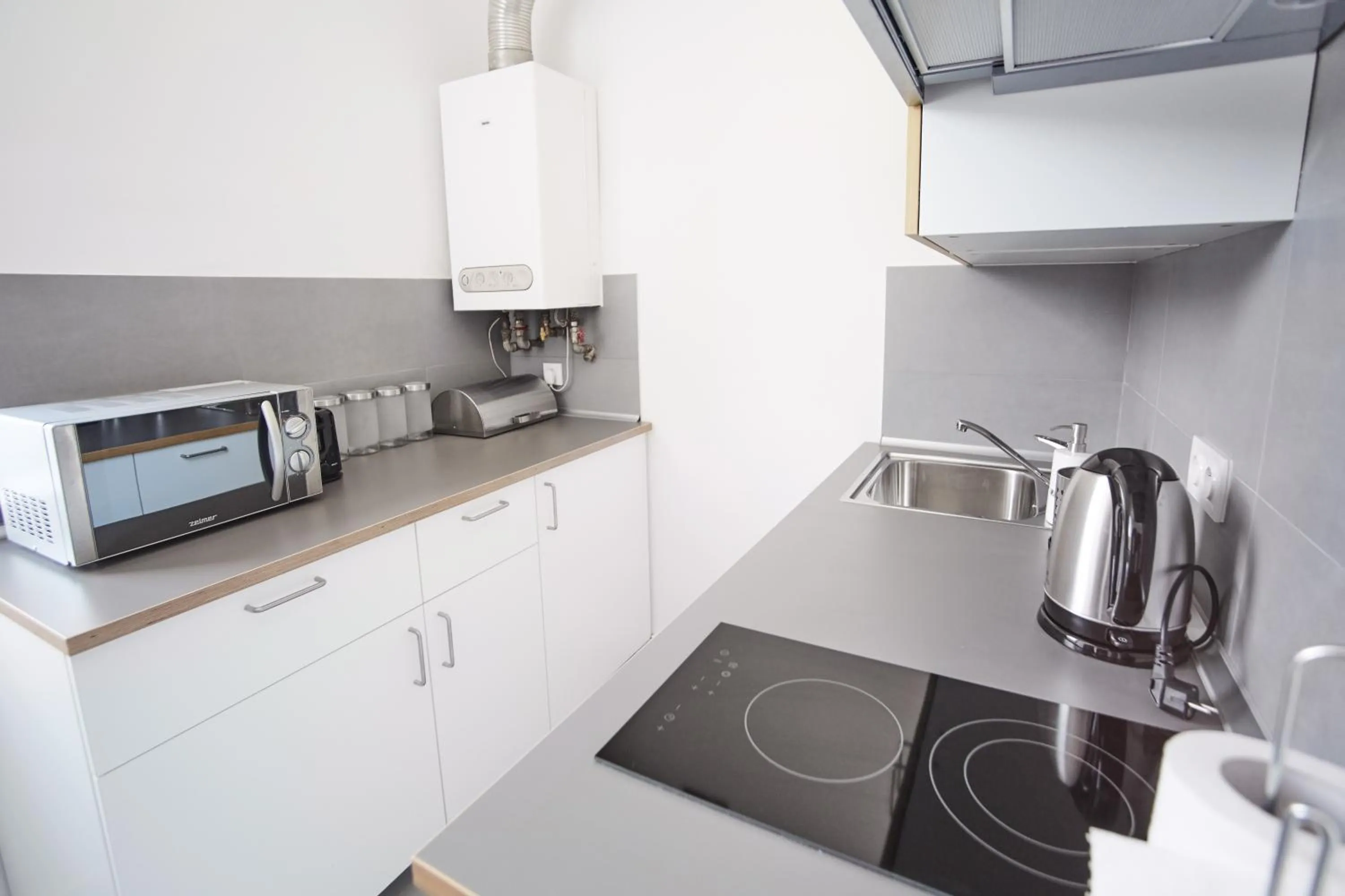 Kitchen or kitchenette in Dizzy Daisy Hostel