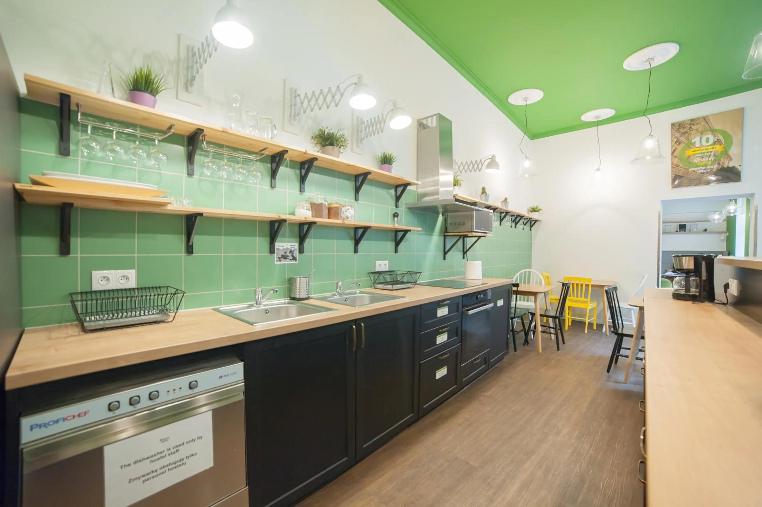 Communal kitchen in Dizzy Daisy Hostel