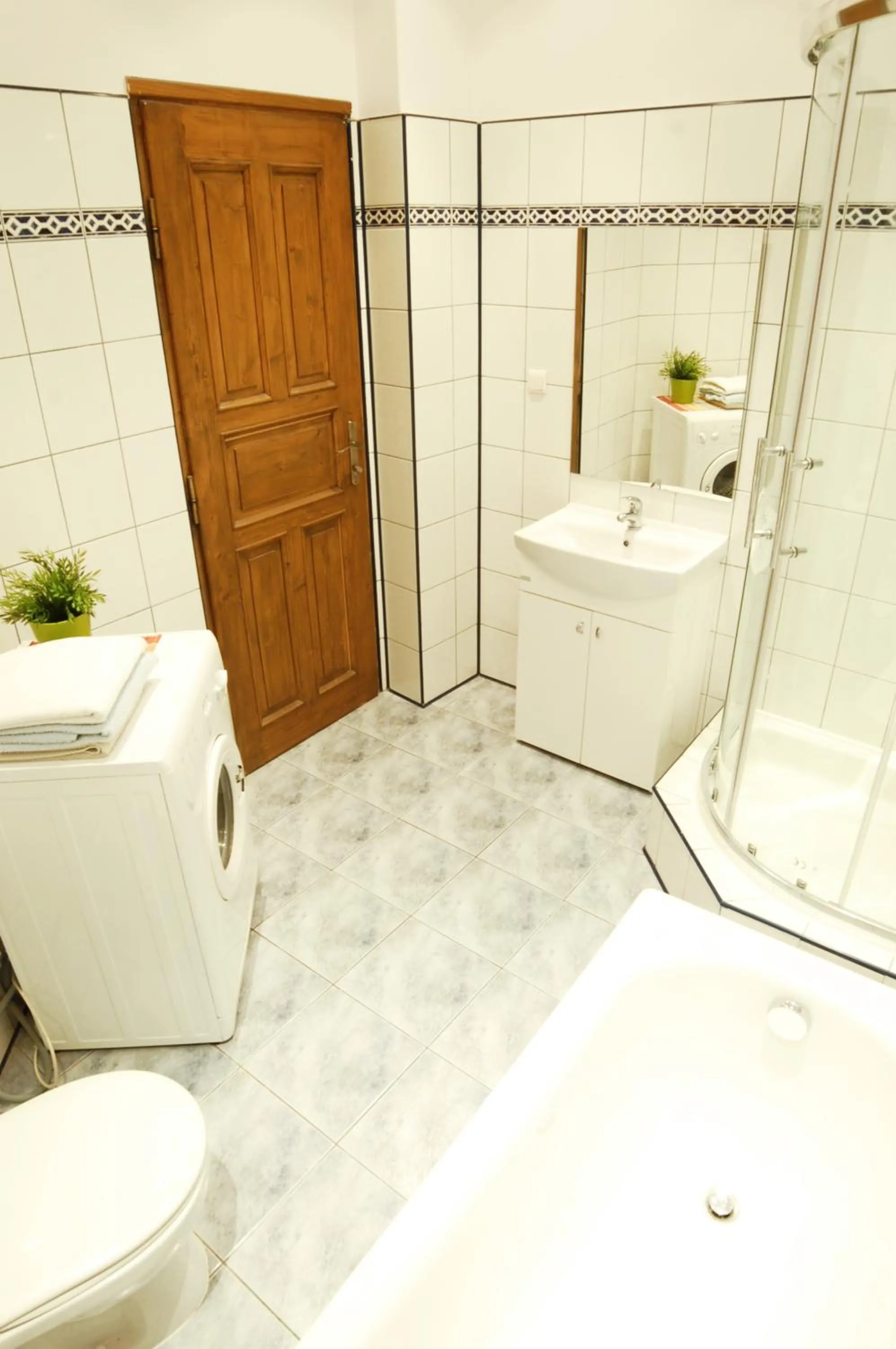 Shower in Dizzy Daisy Hostel