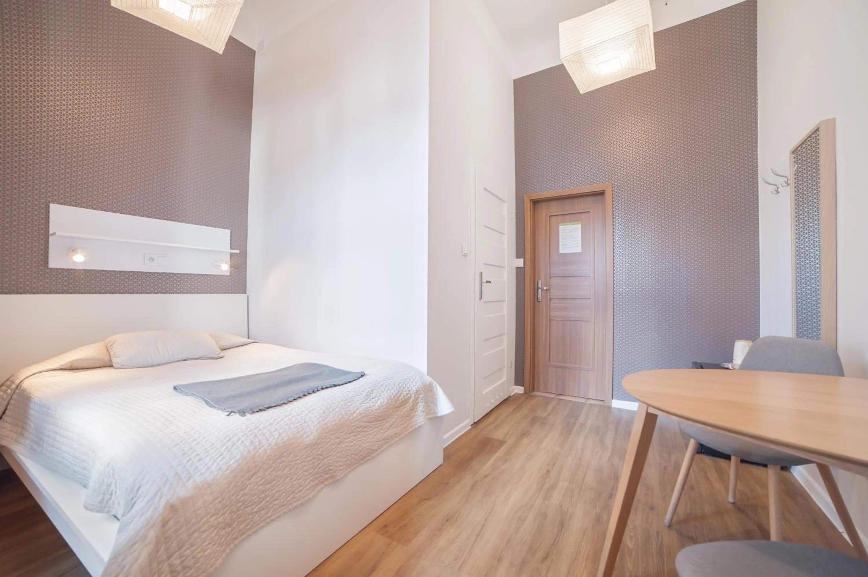 Bedroom, Bed in Dizzy Daisy Hostel