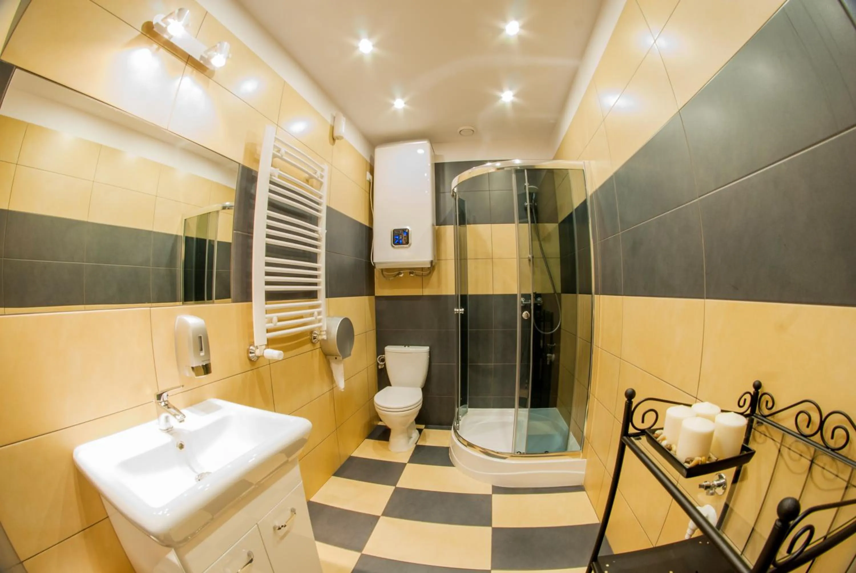 Shower in Dizzy Daisy Hostel