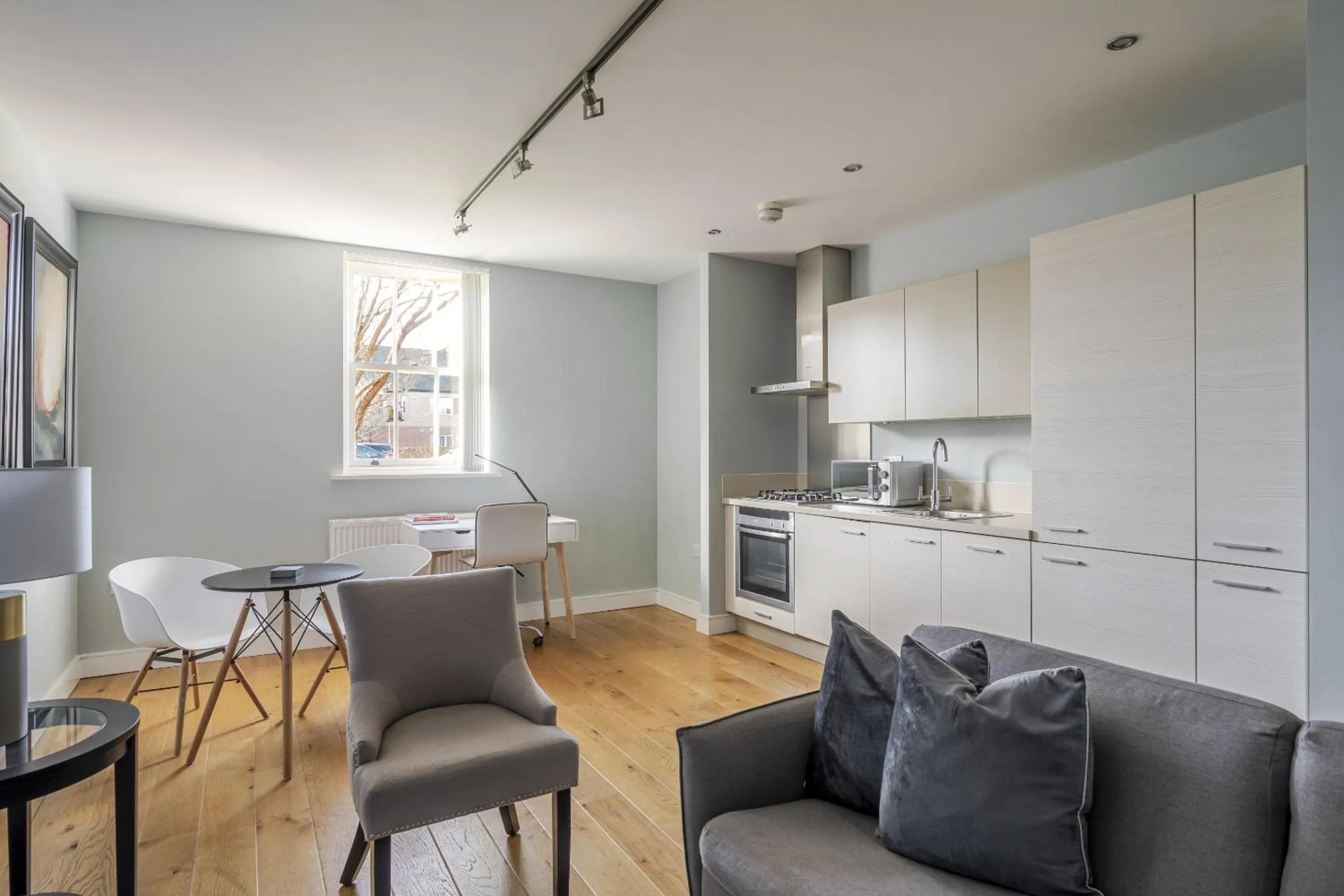 Kitchen or kitchenette in Luxurious 1 Bed House, Free Parking, Braintree Town with Sky TV