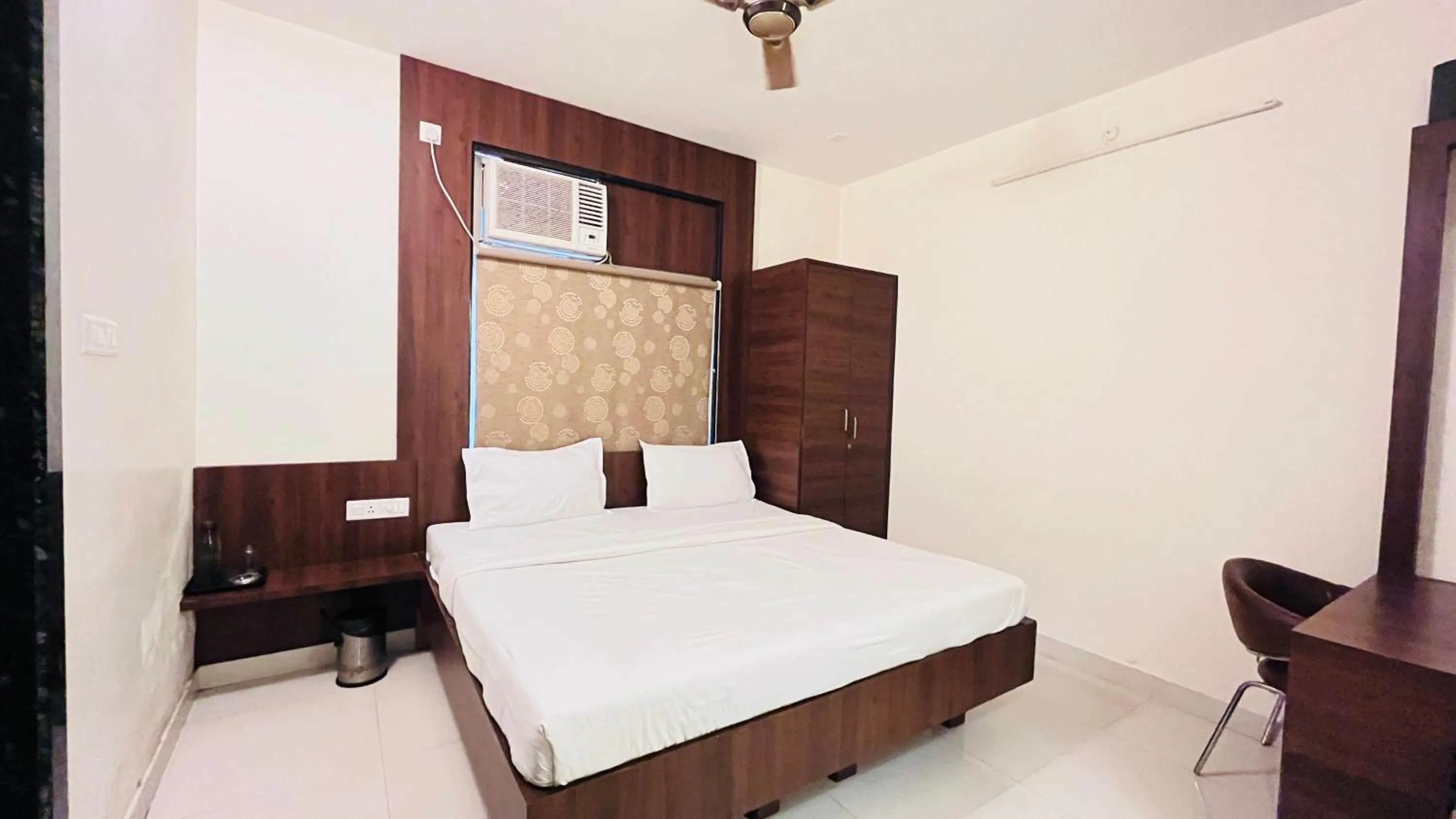 Bed in Hotel Hallmark By THC Group