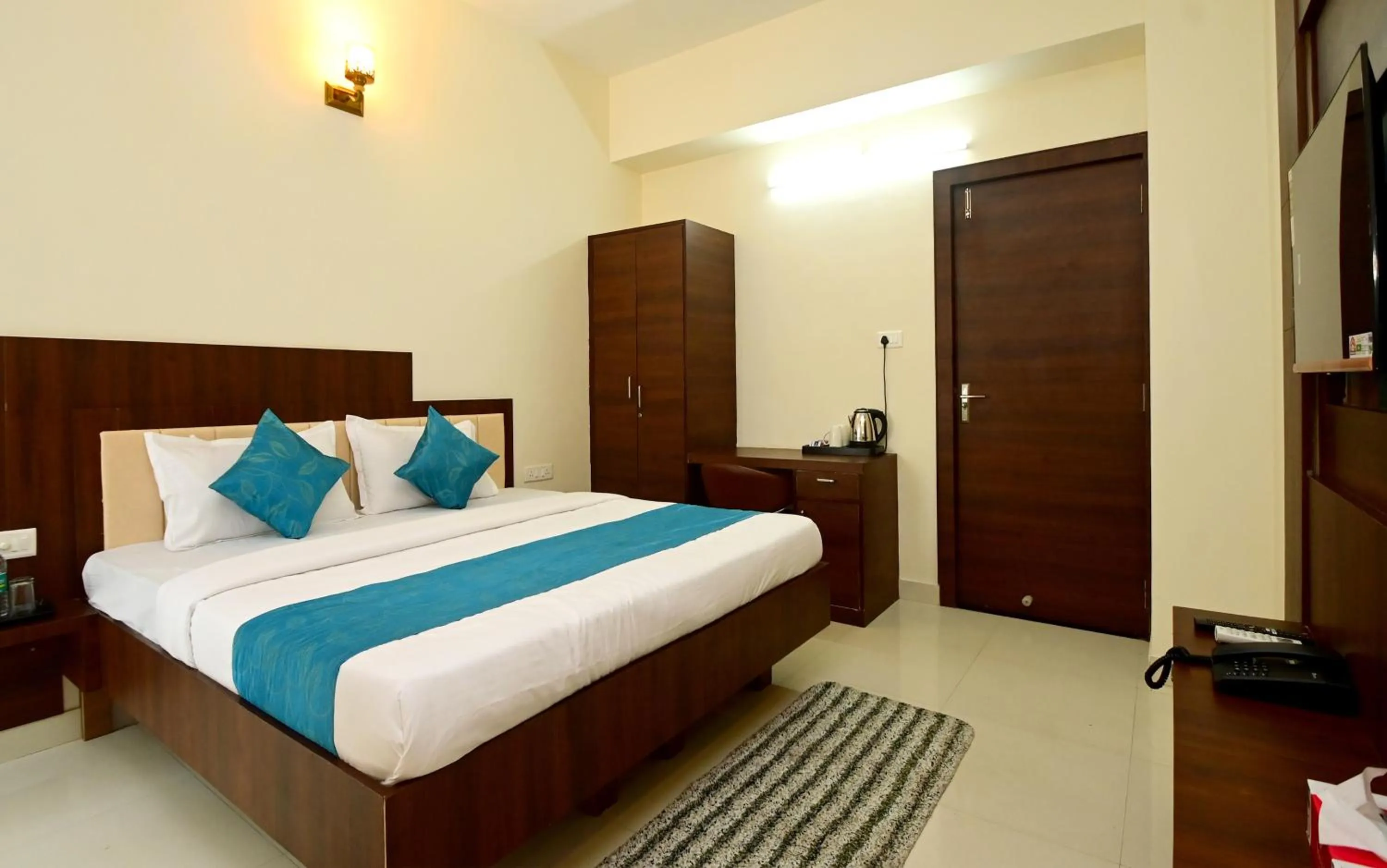 Bed in Hotel Hallmark By THC Group