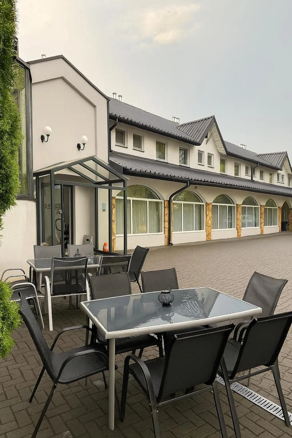 Property building in Hotel Junior 2