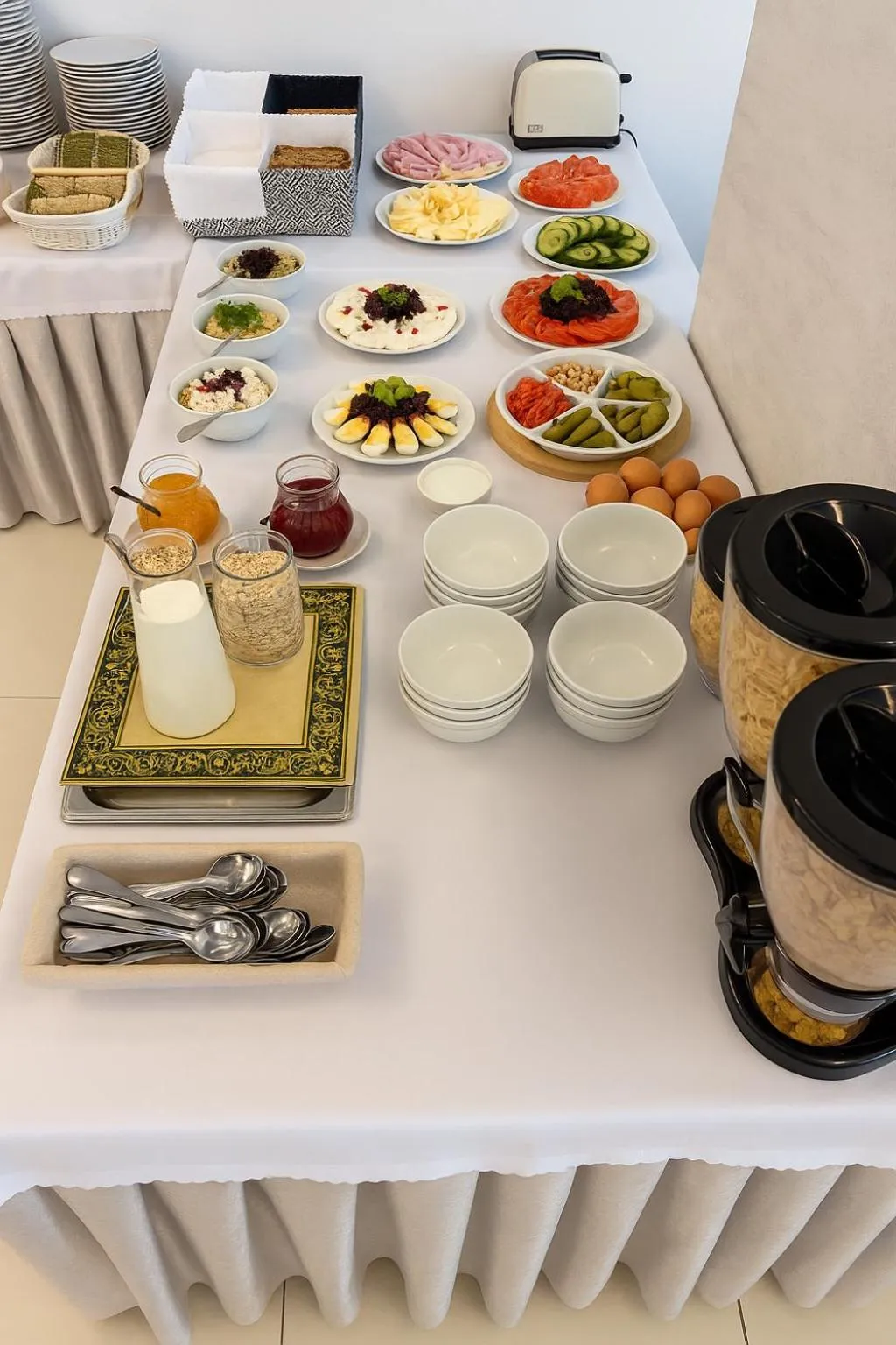 Food and drinks in Hotel Junior 2